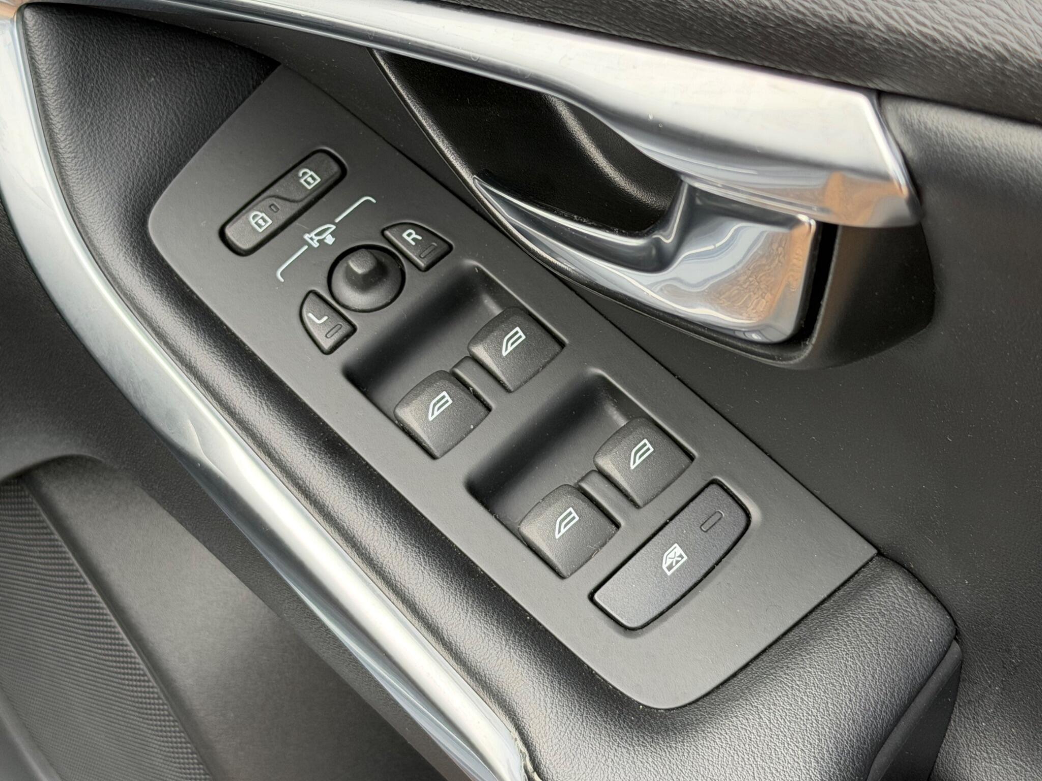 Volvo V40 view 44