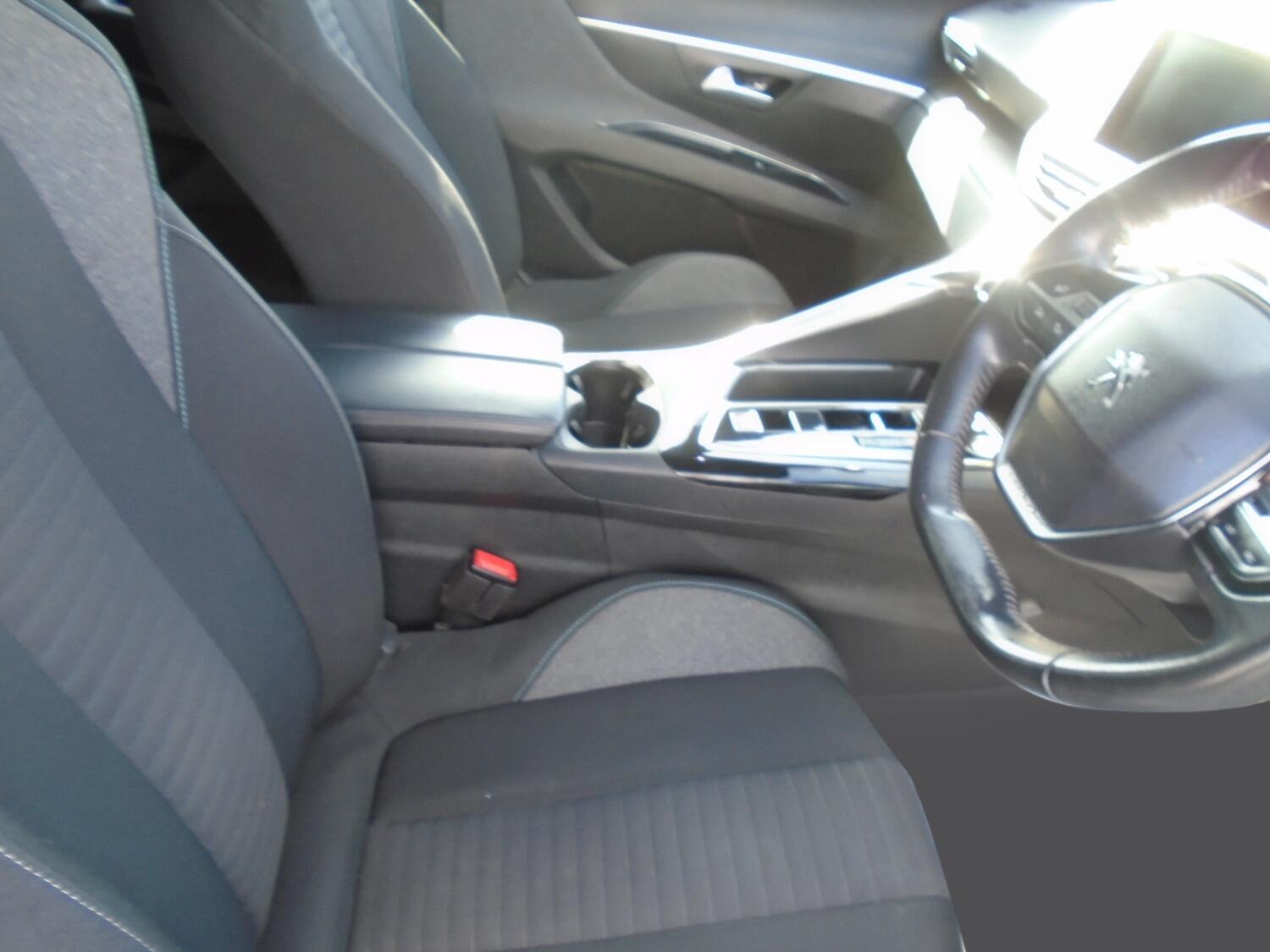 Peugeot 5008 view 11