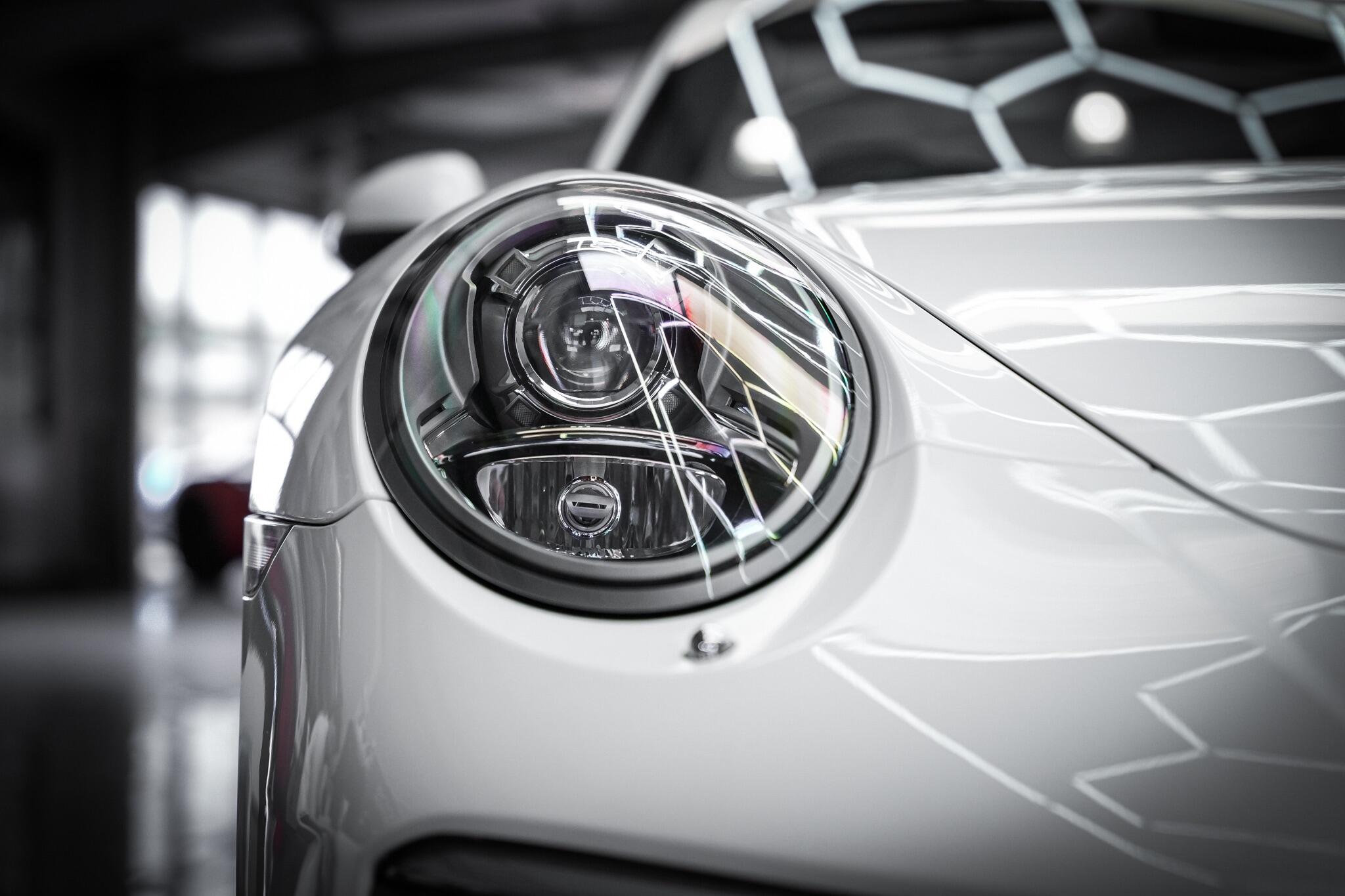 Porsche 911 view 32
