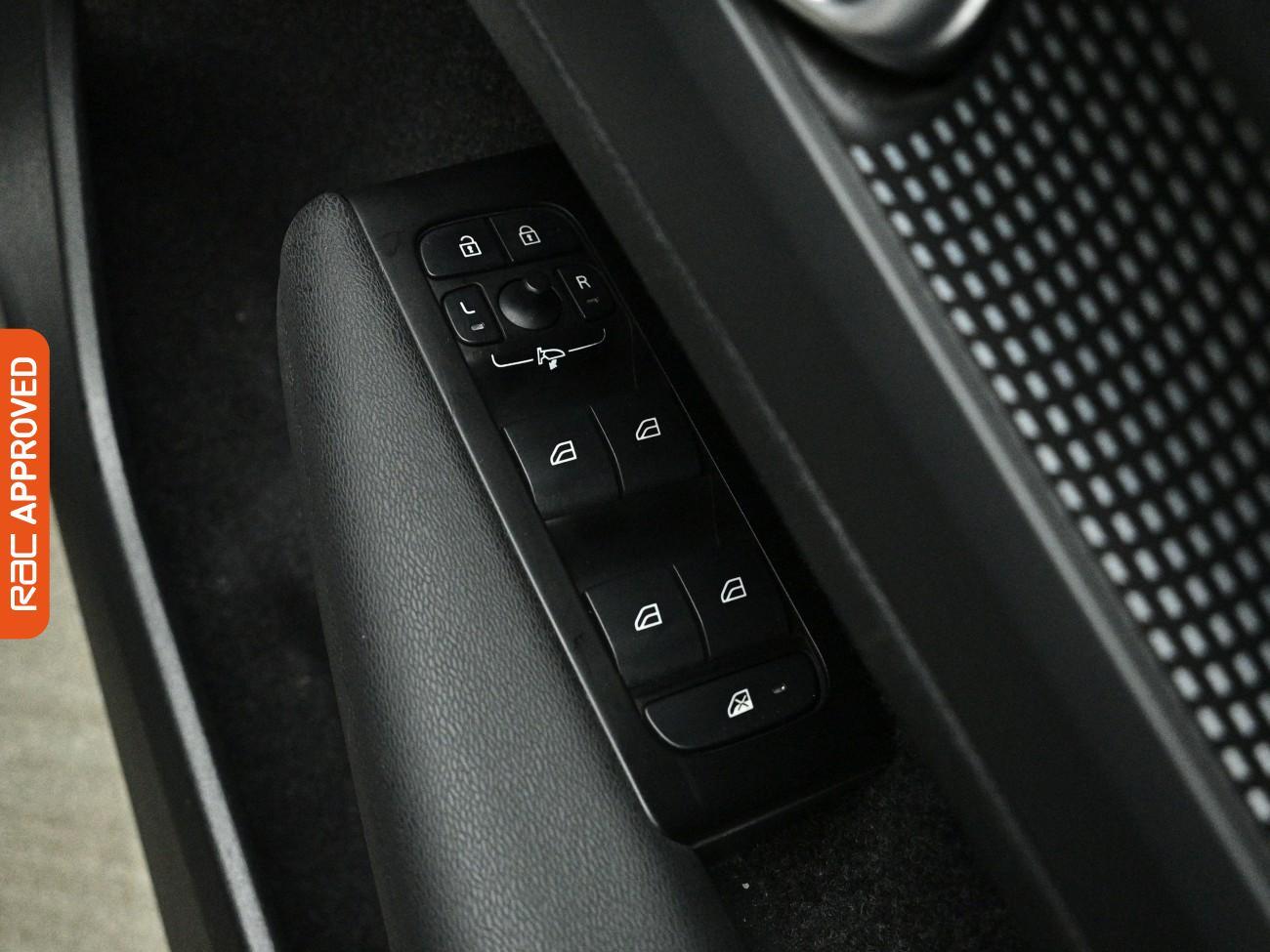 Volvo XC40 view 24
