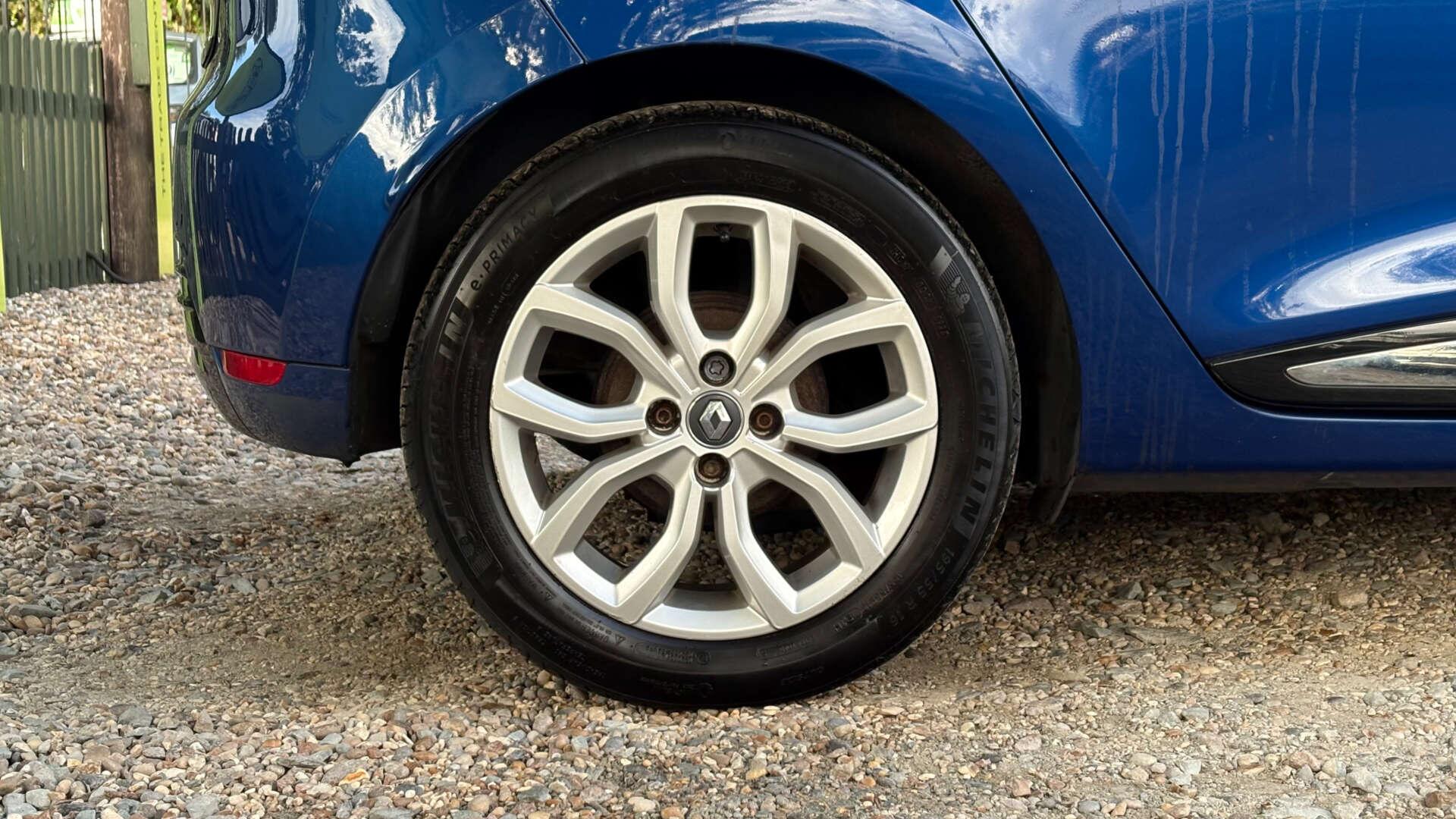 Renault Clio view 34