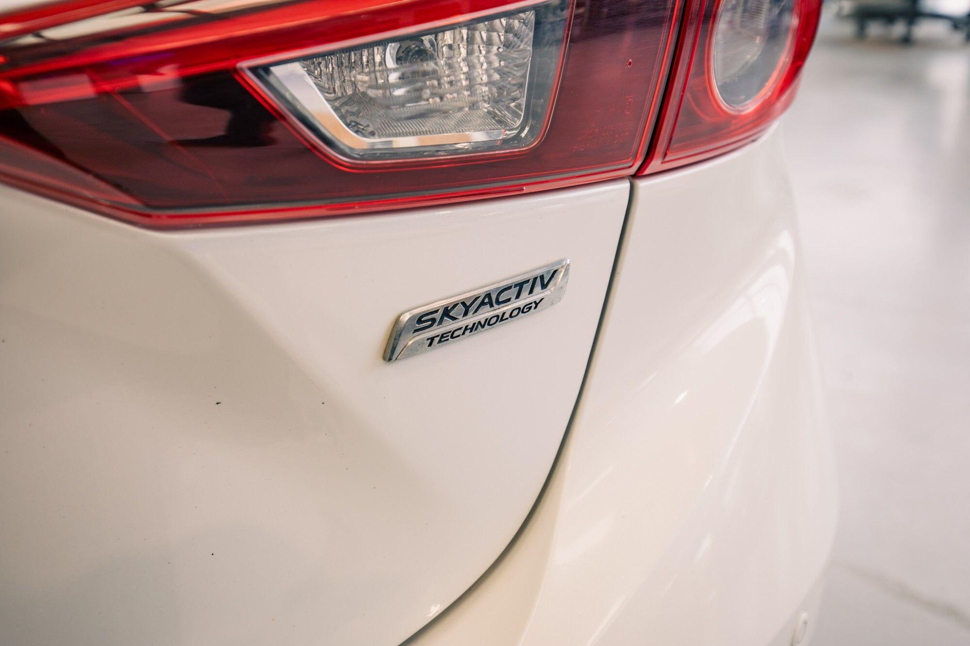 Mazda Mazda3 view 7