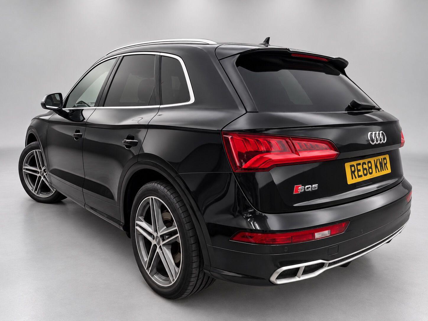 Audi SQ5 view 11
