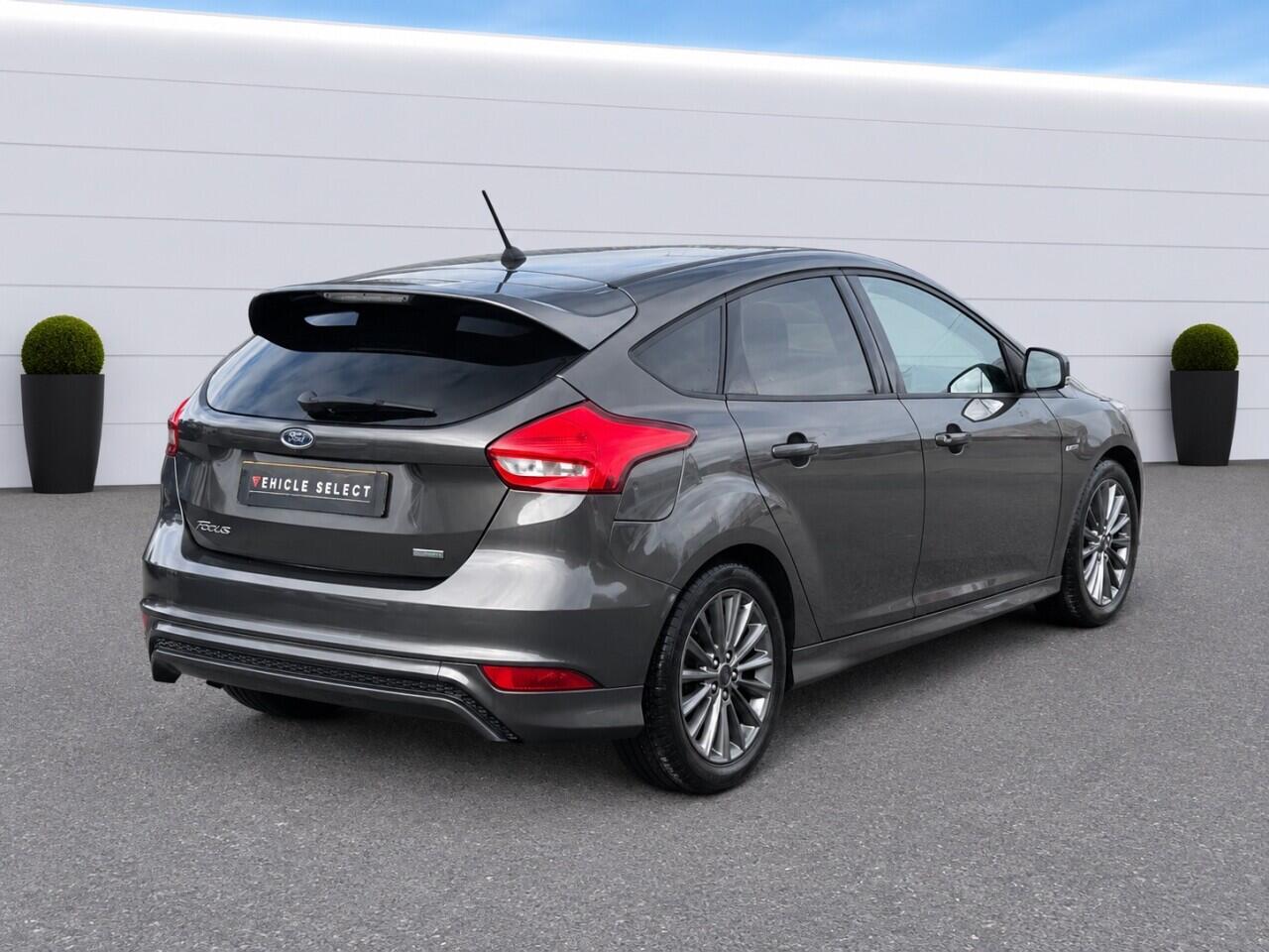 Ford Focus view 10