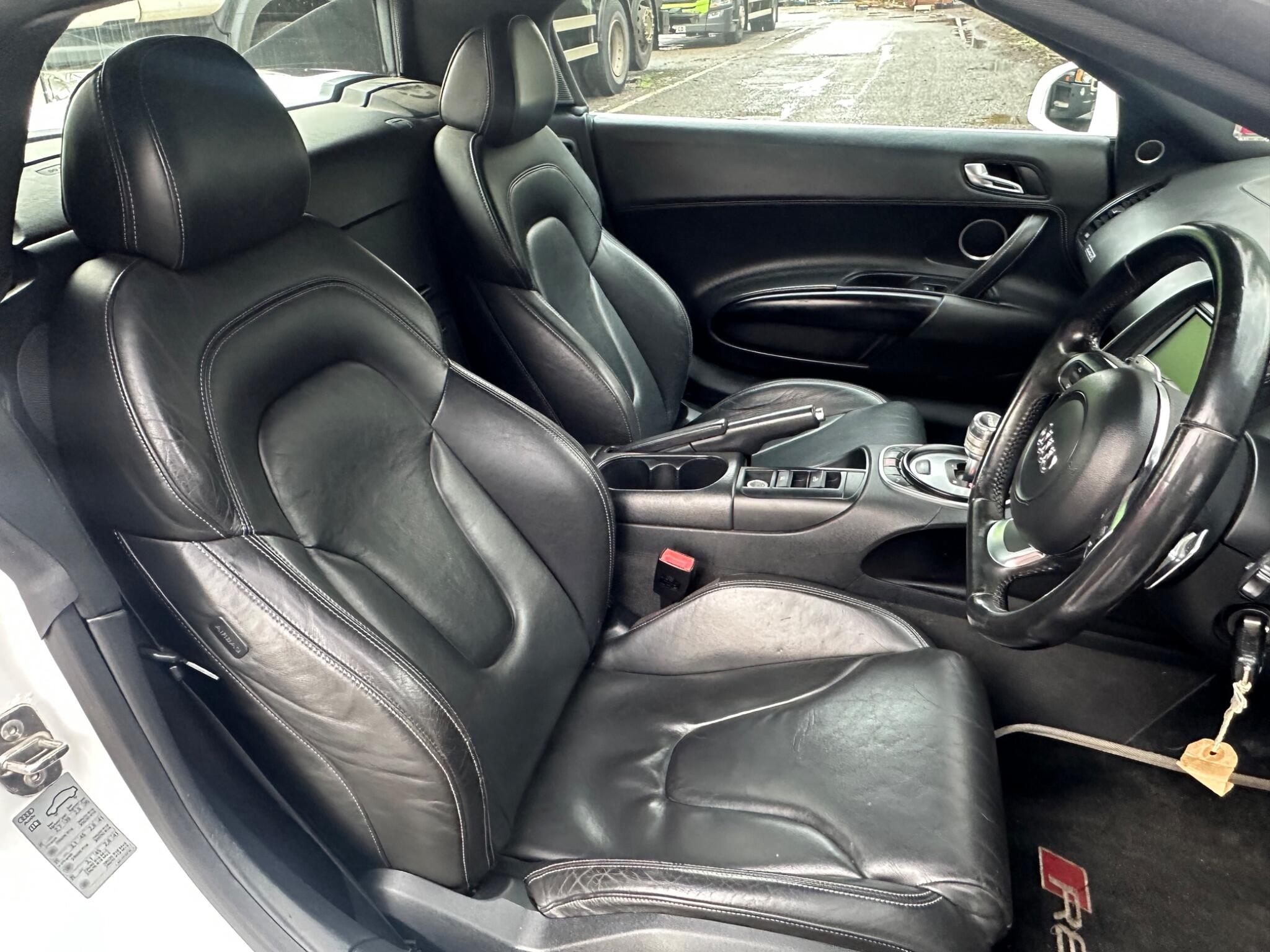 Audi R8 view 13