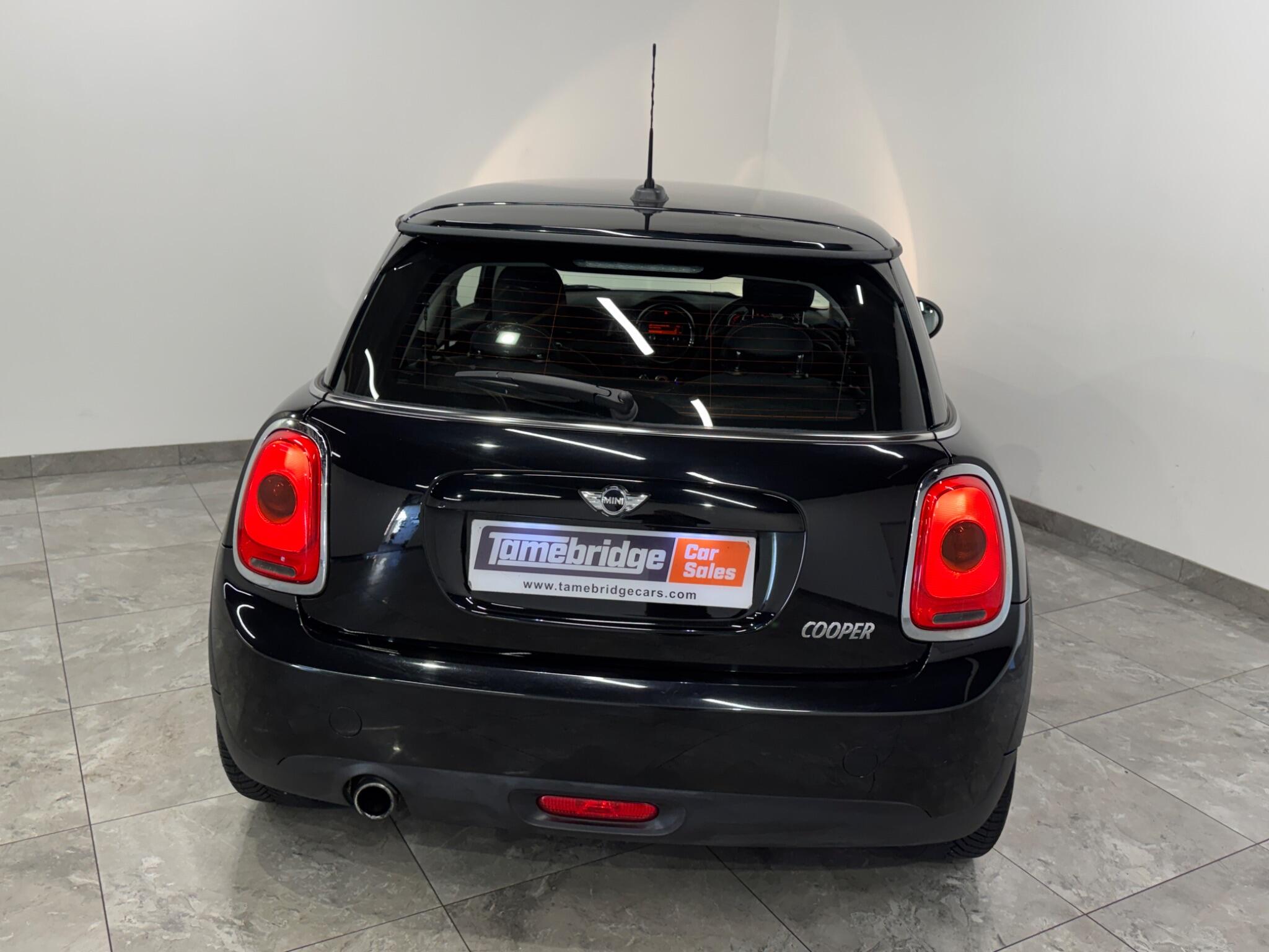 Mini Hatch view 7