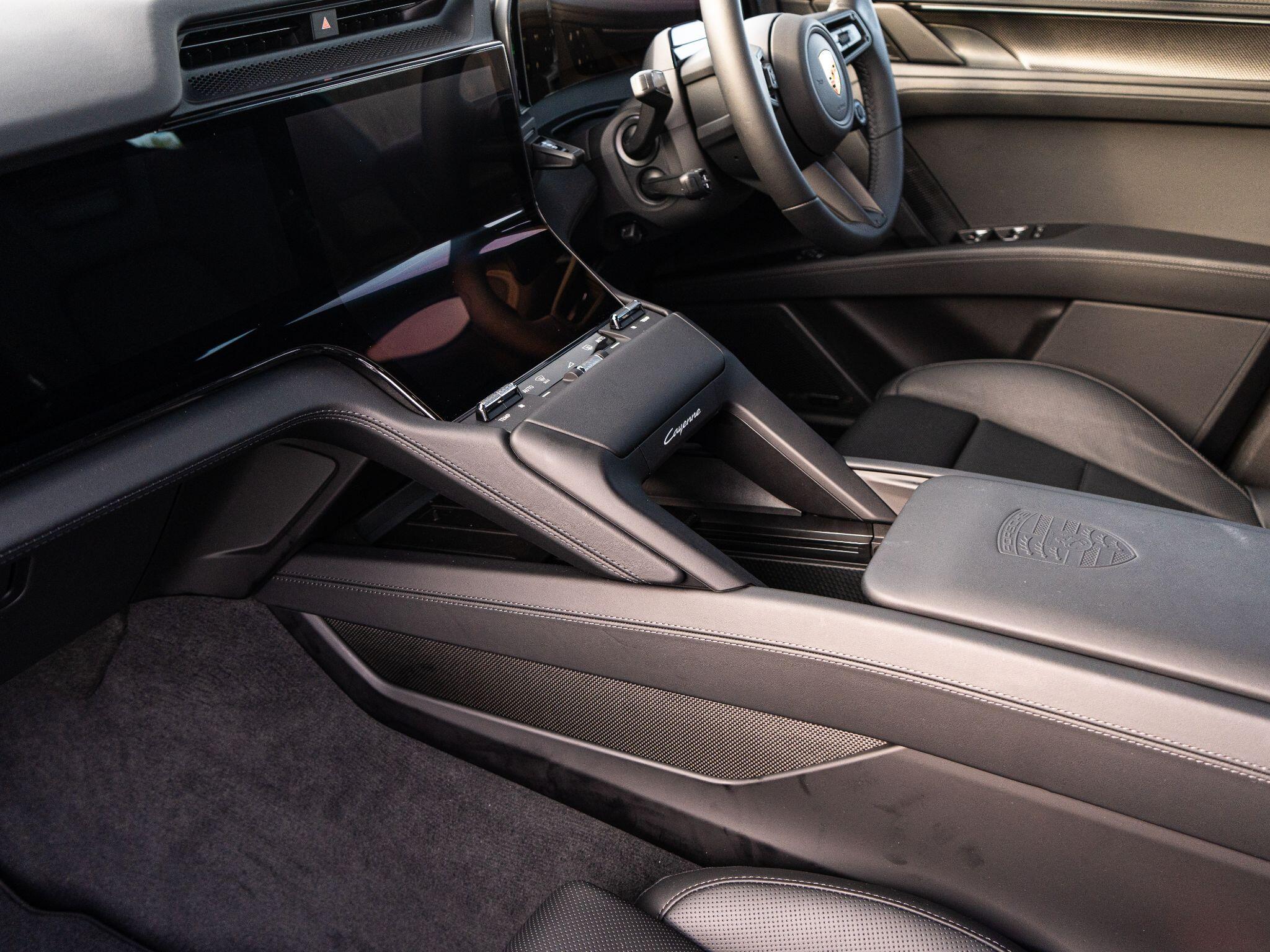 Porsche Cayenne view 21