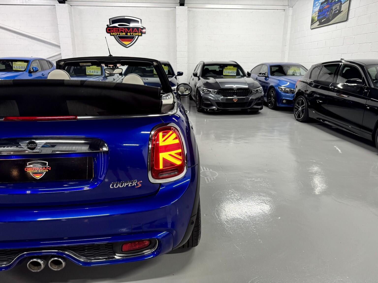 Mini Convertible view 33