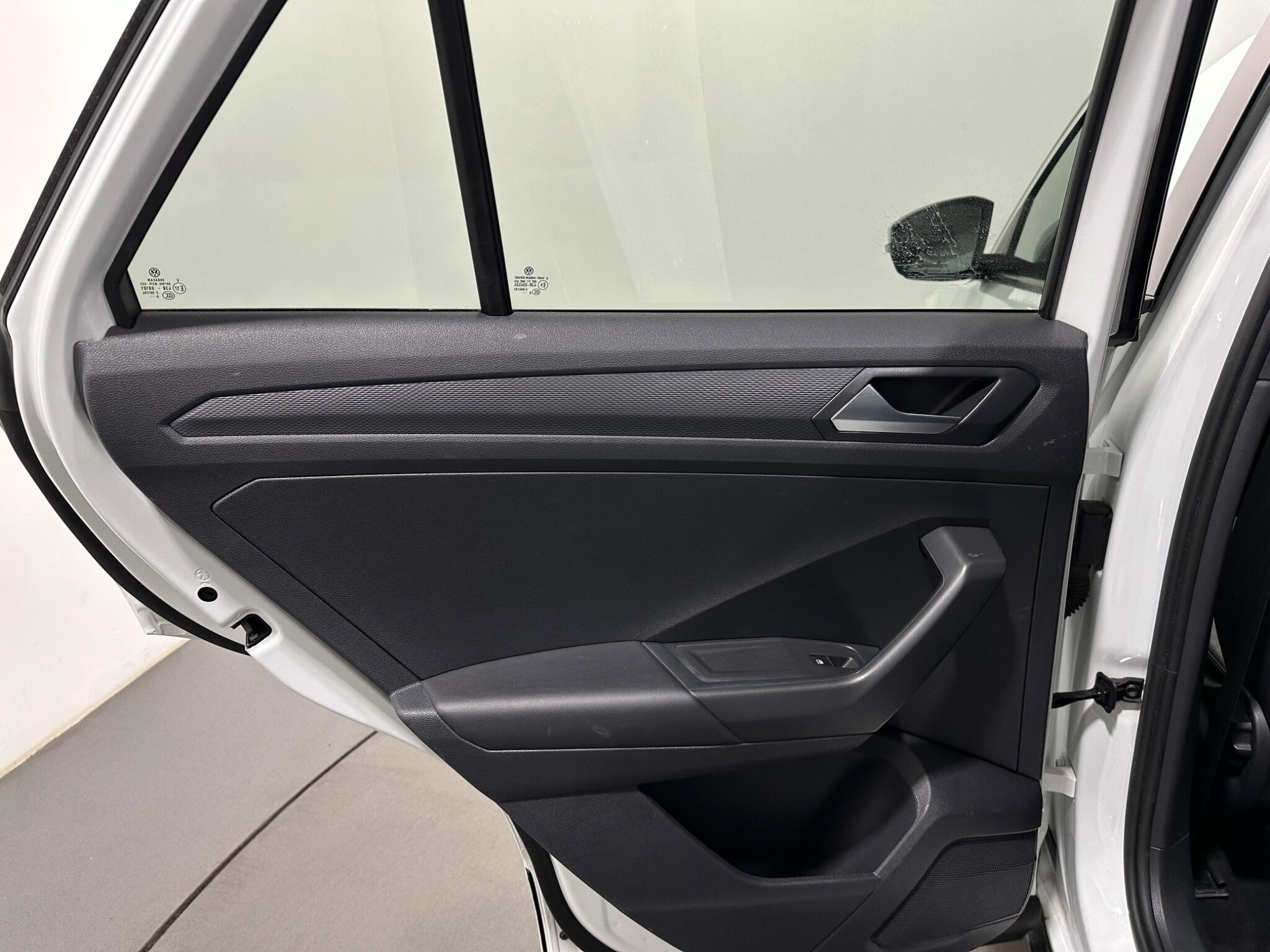 Volkswagen T-Roc view 40