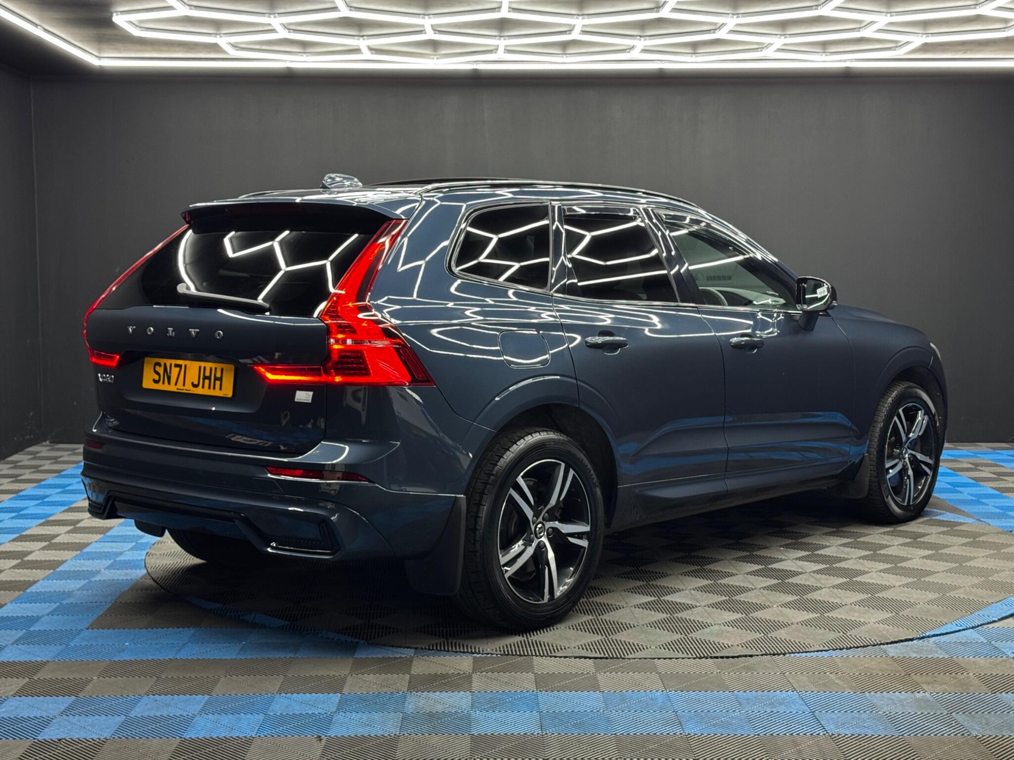 Volvo XC60 view 5