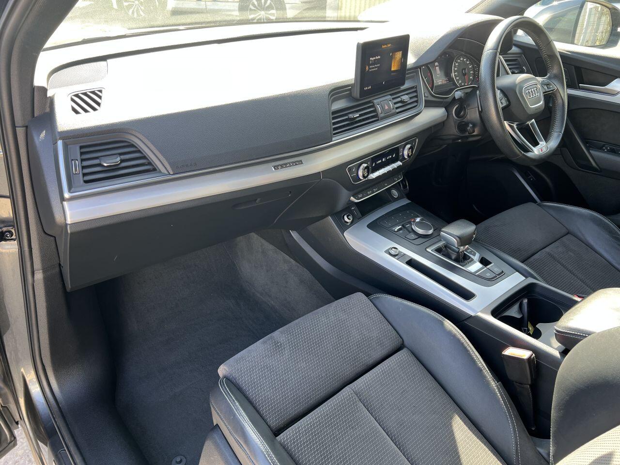 Audi Q5 view 25