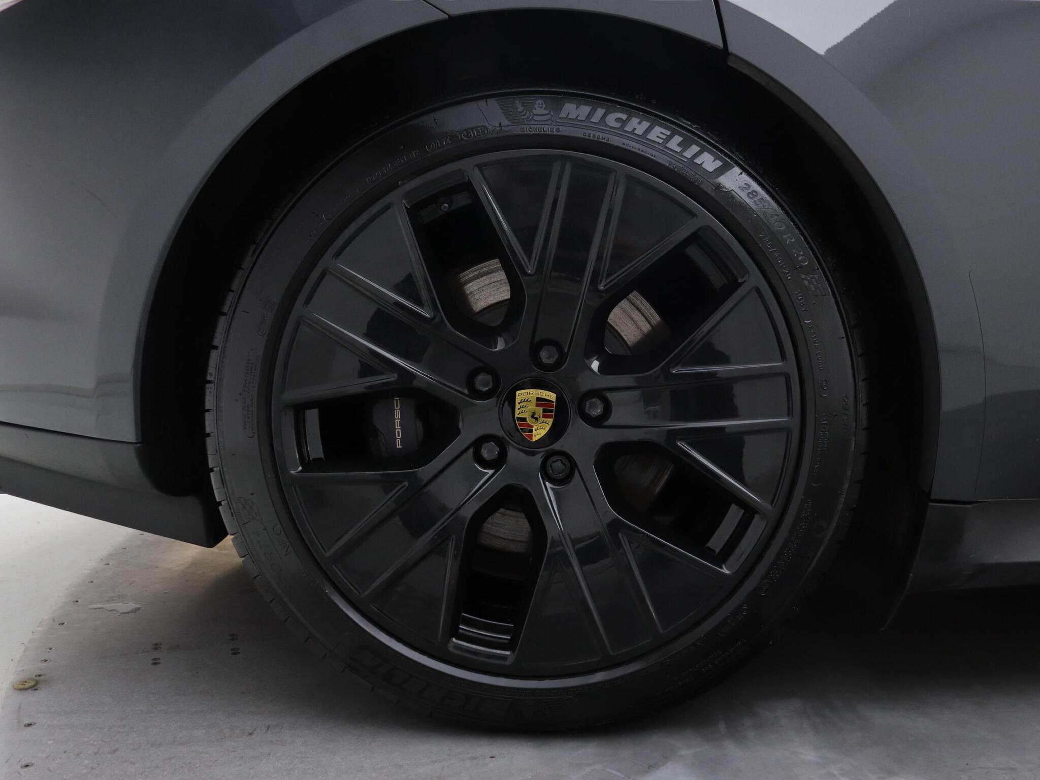 Porsche Taycan view 8