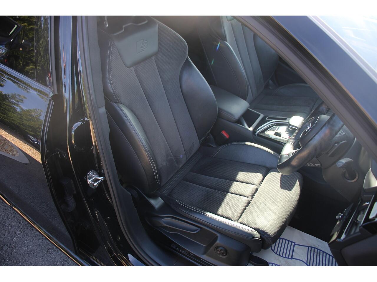Audi A4 view 14