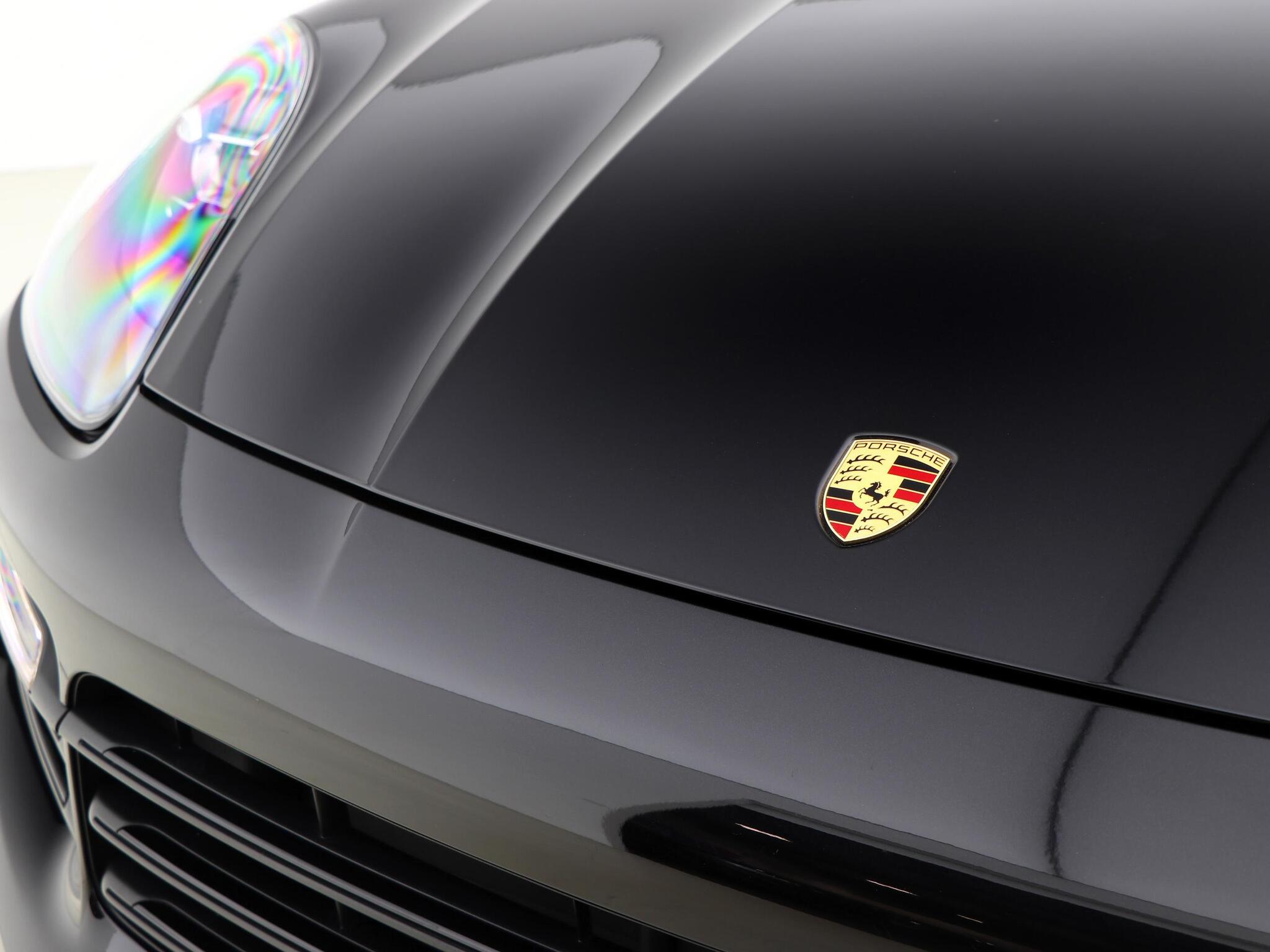 Porsche Cayenne view 12