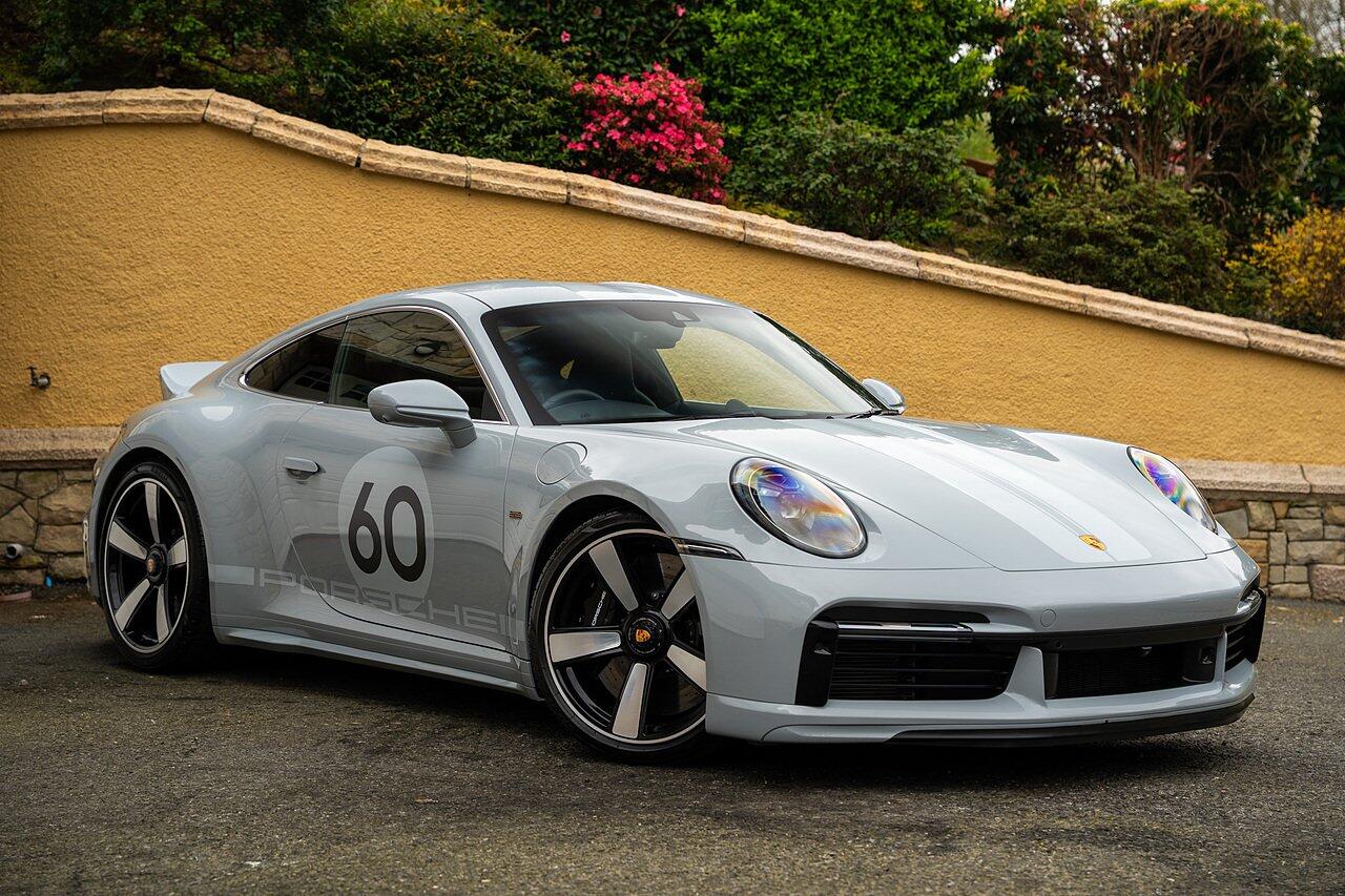 Porsche 911 view 29