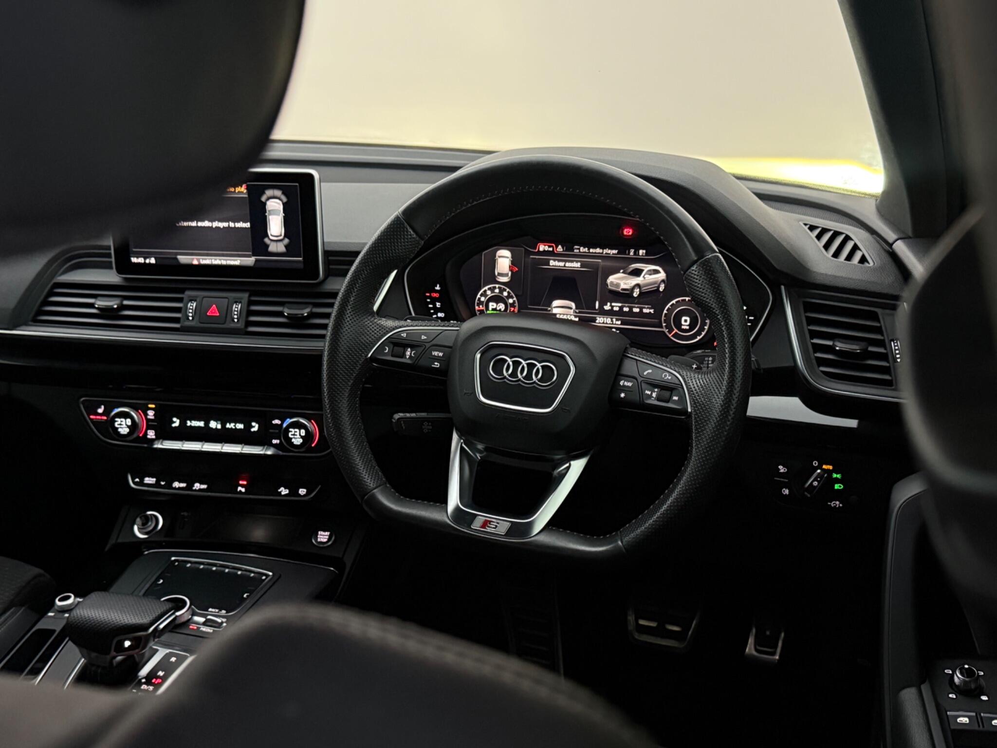 Audi Q5 view 14