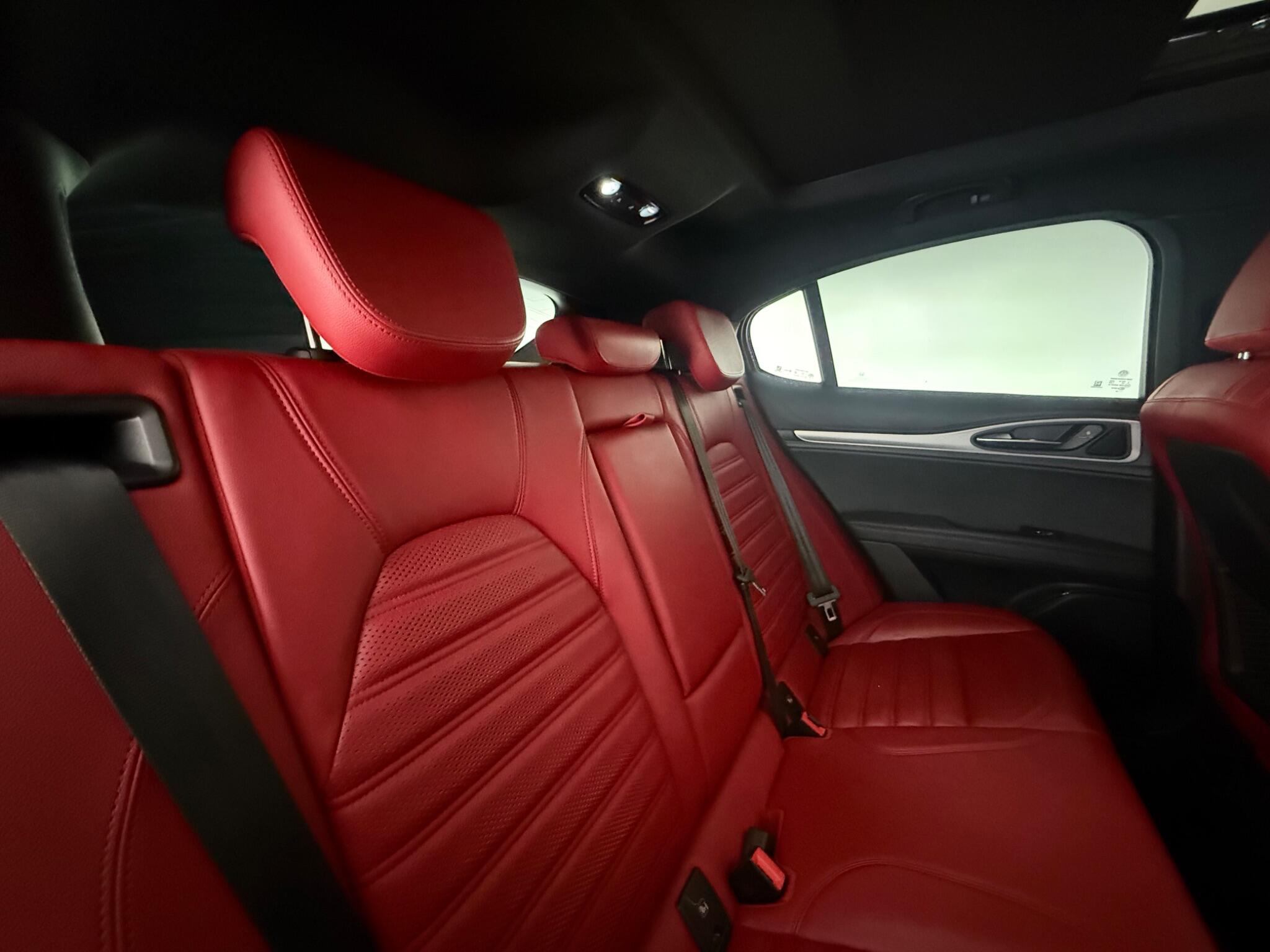 Alfa Romeo Stelvio view 32