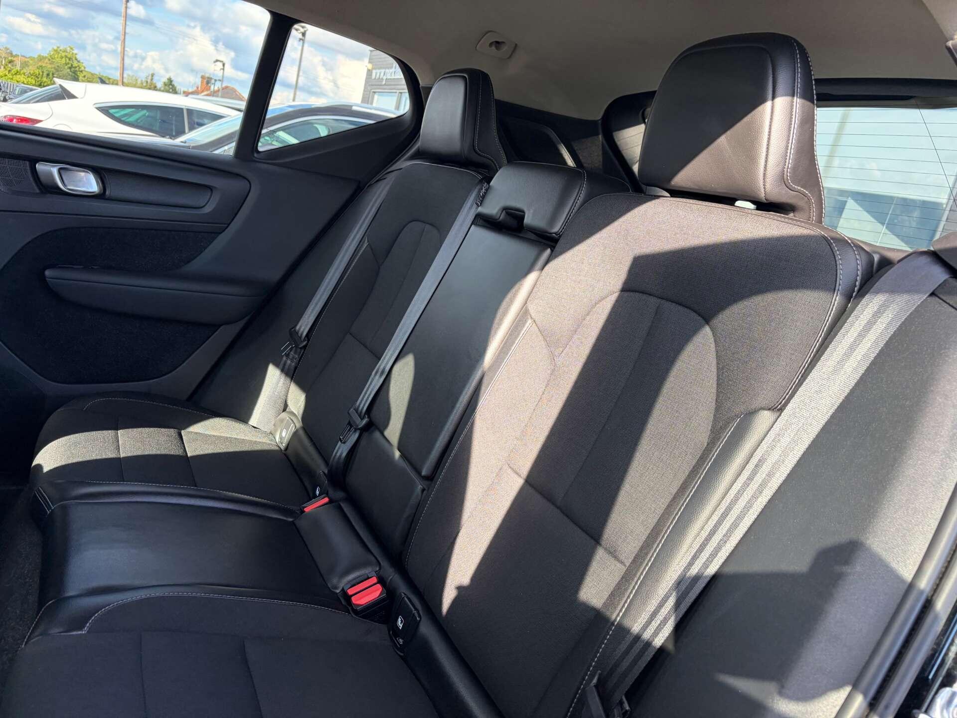 Volvo XC40 view 23