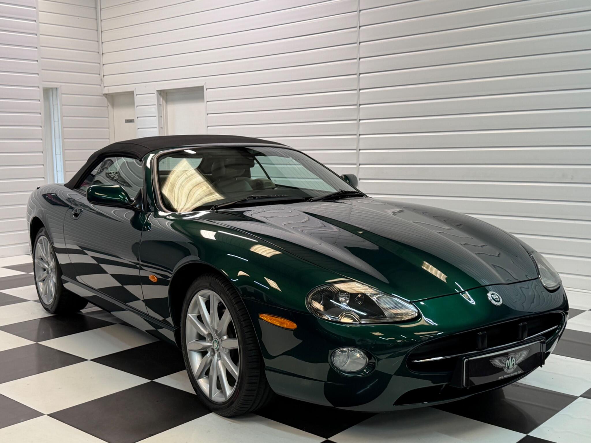 Jaguar XK8 view 22