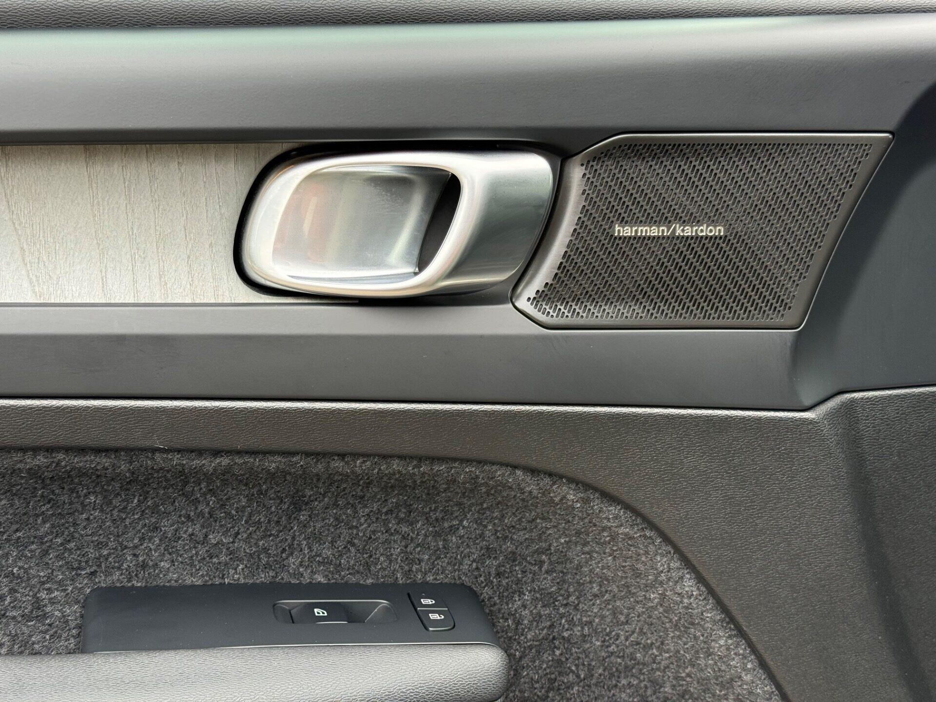 Volvo XC40 view 27