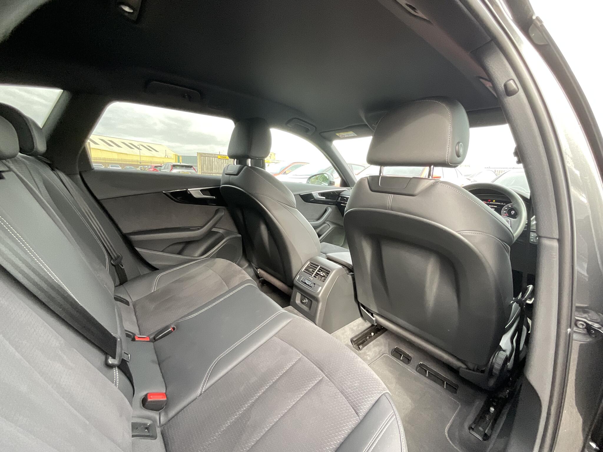 Audi A4 view 10