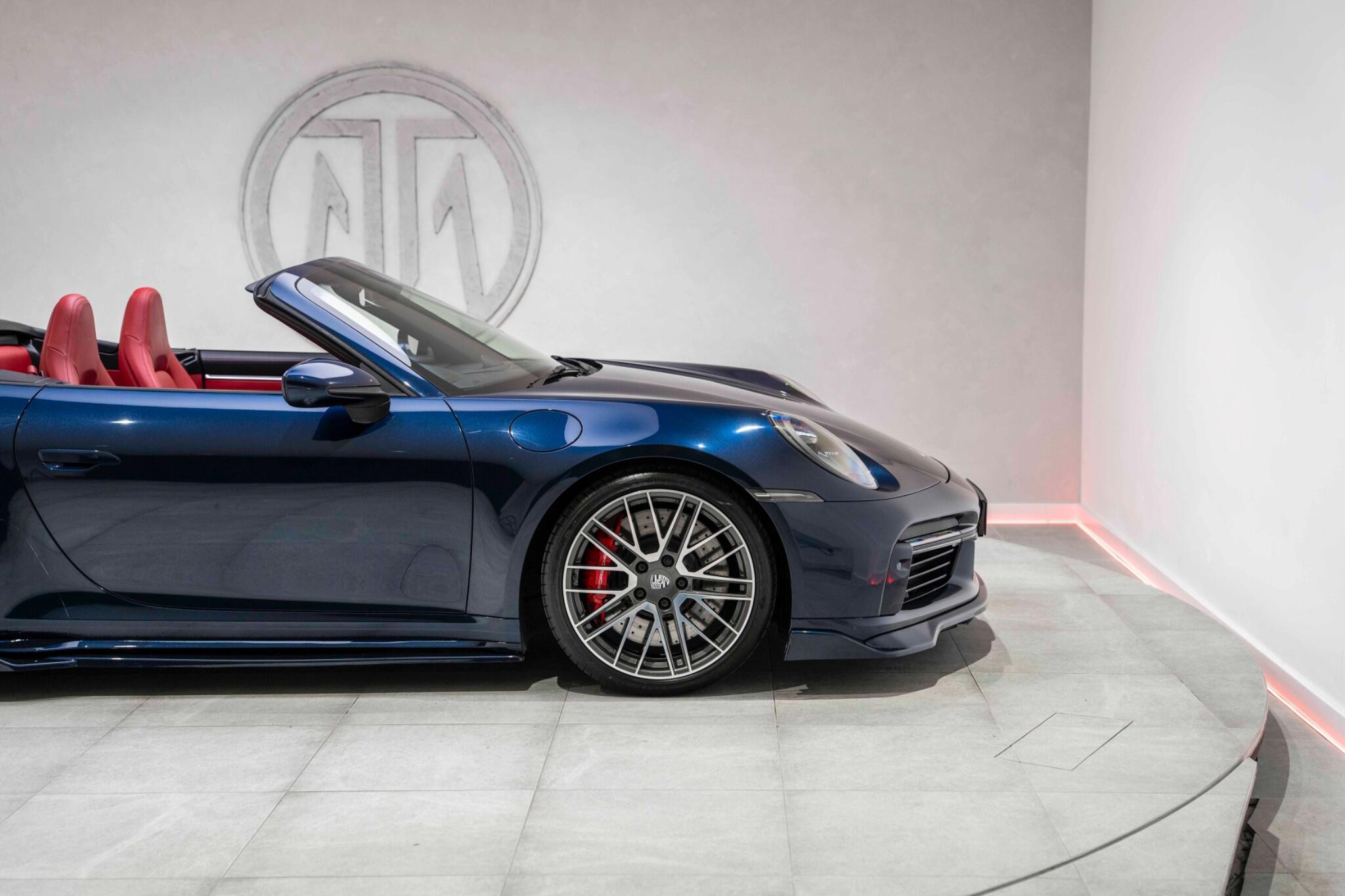 Porsche 911 view 24