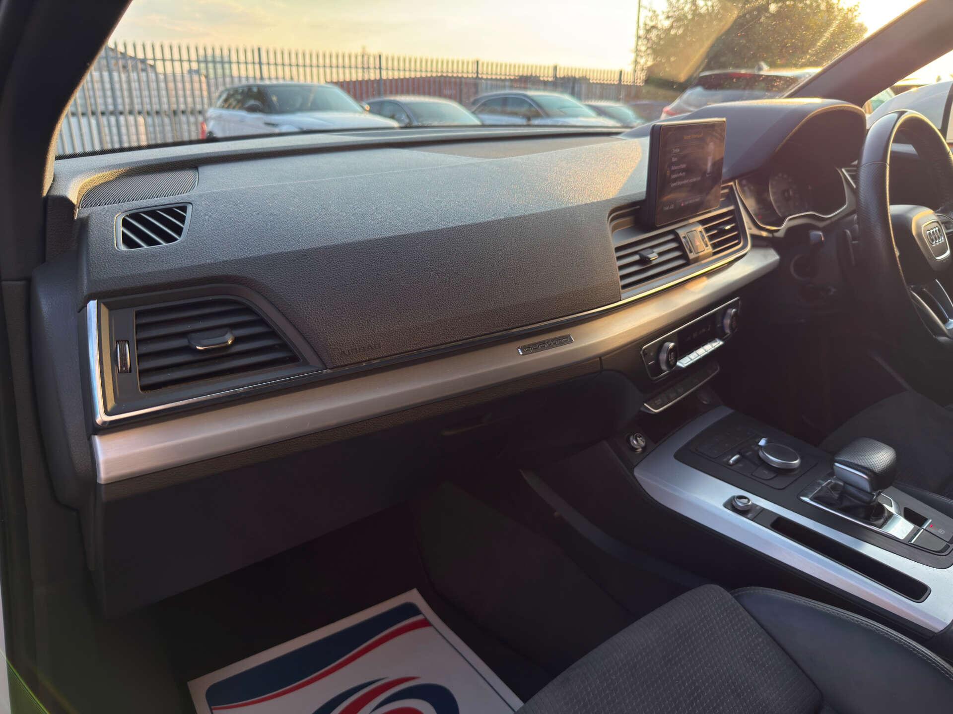 Audi Q5 view 42
