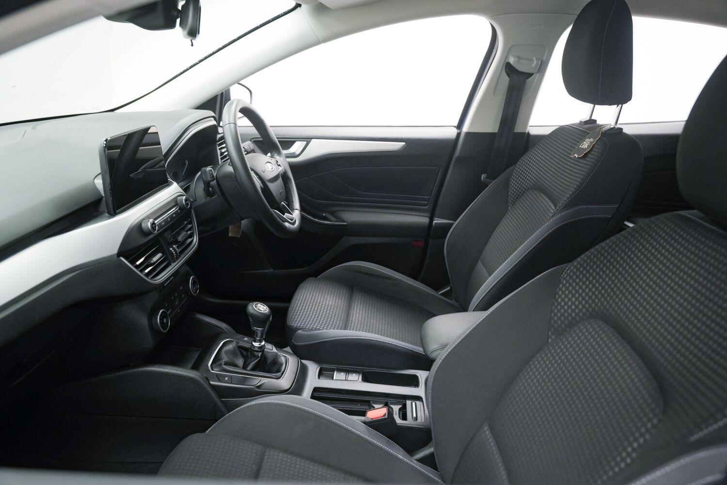Ford Focus view 27