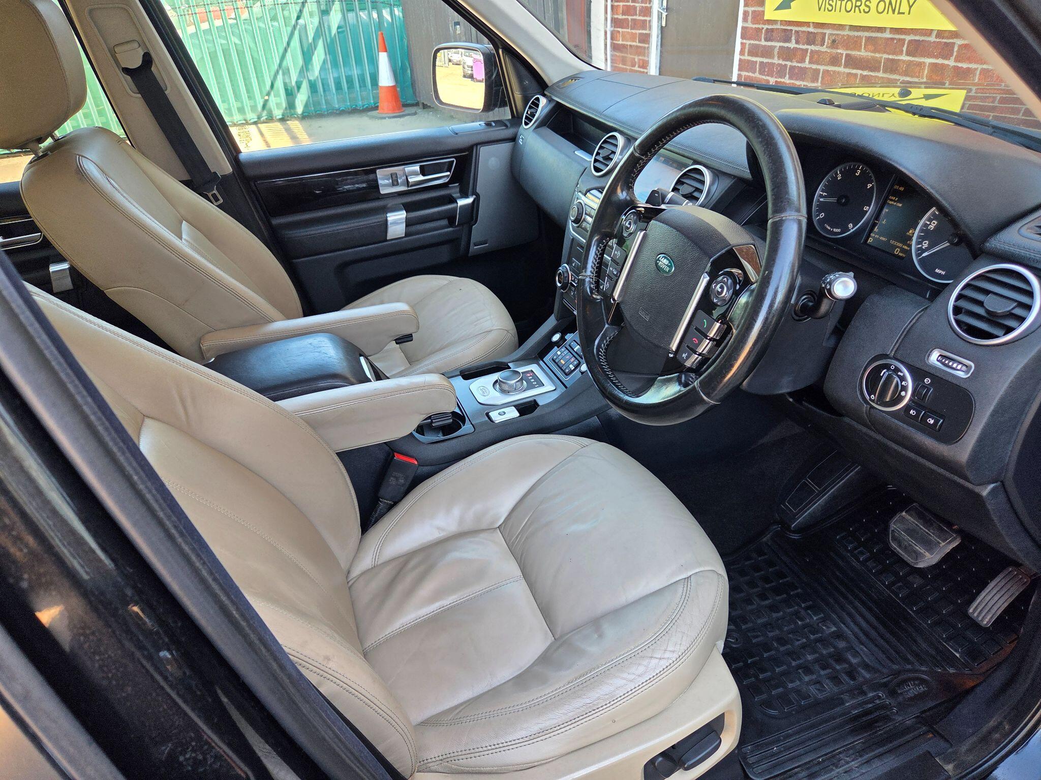 Land Rover Discovery 4 view 14