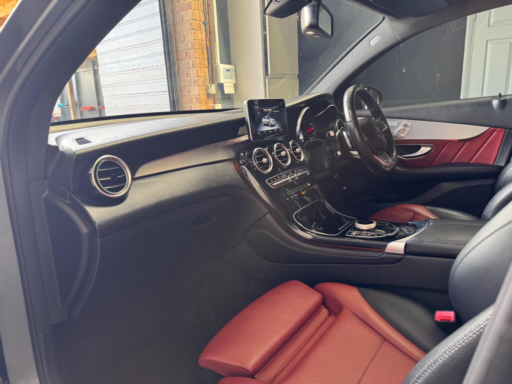 Mercedes-Benz GLC view 12