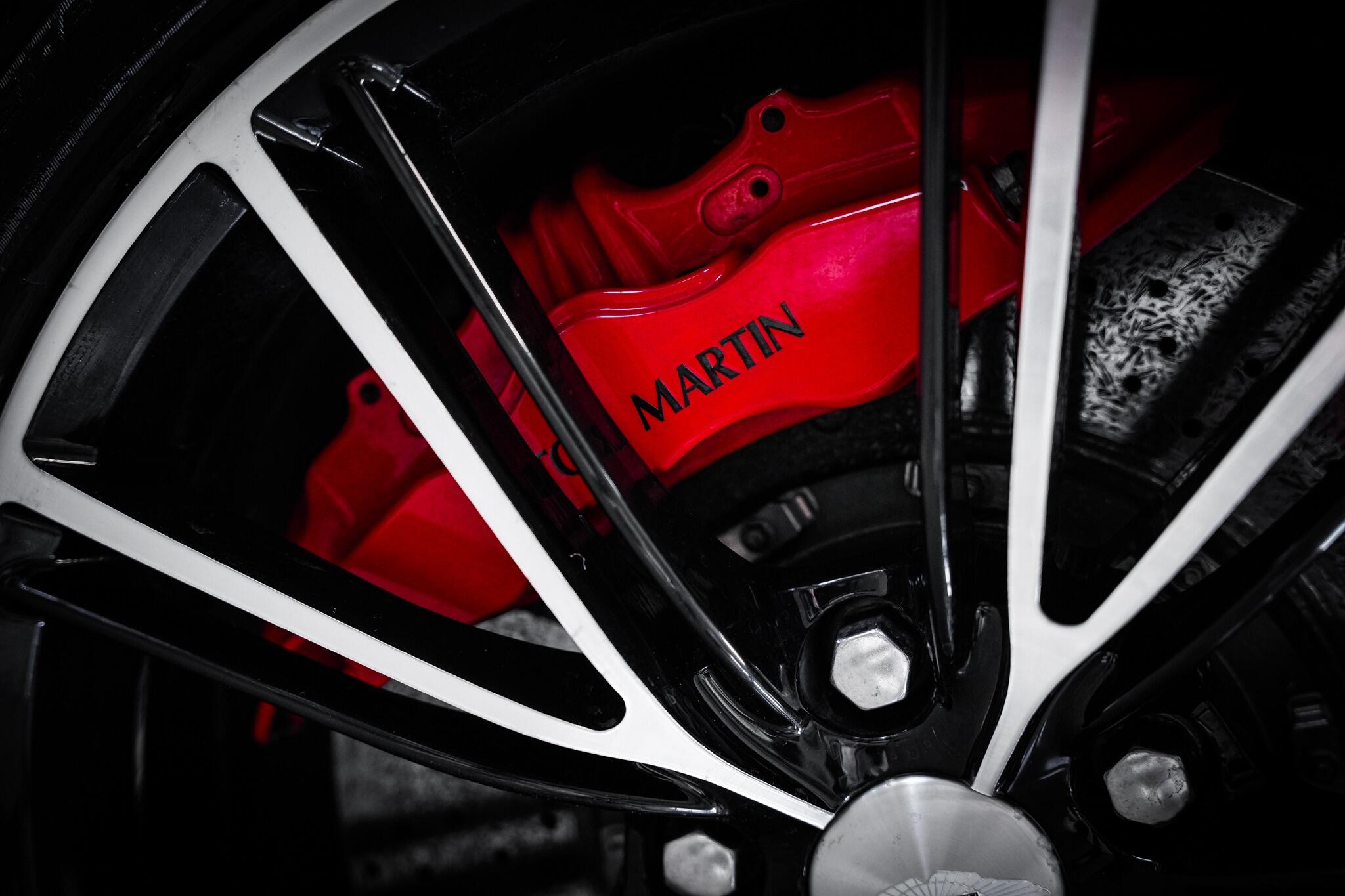 Aston Martin Vanquish view 32