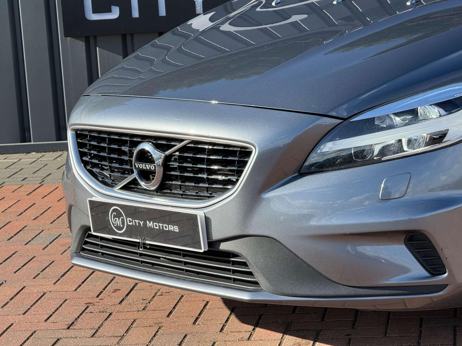 Volvo V40 view 4