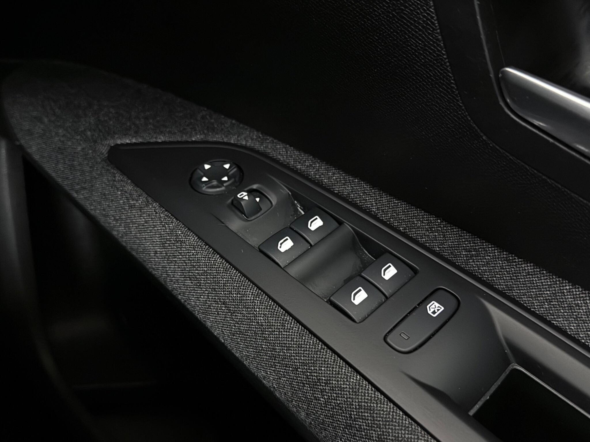 Peugeot 5008 view 18