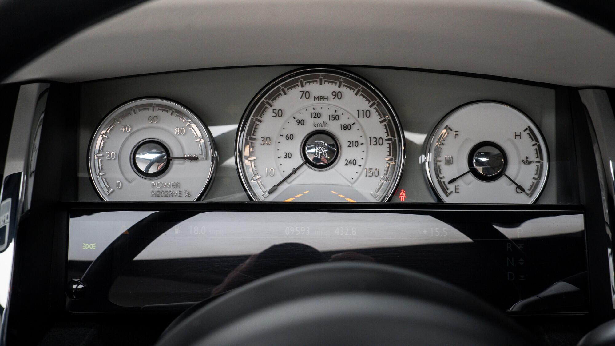 Rolls-Royce Dawn view 9