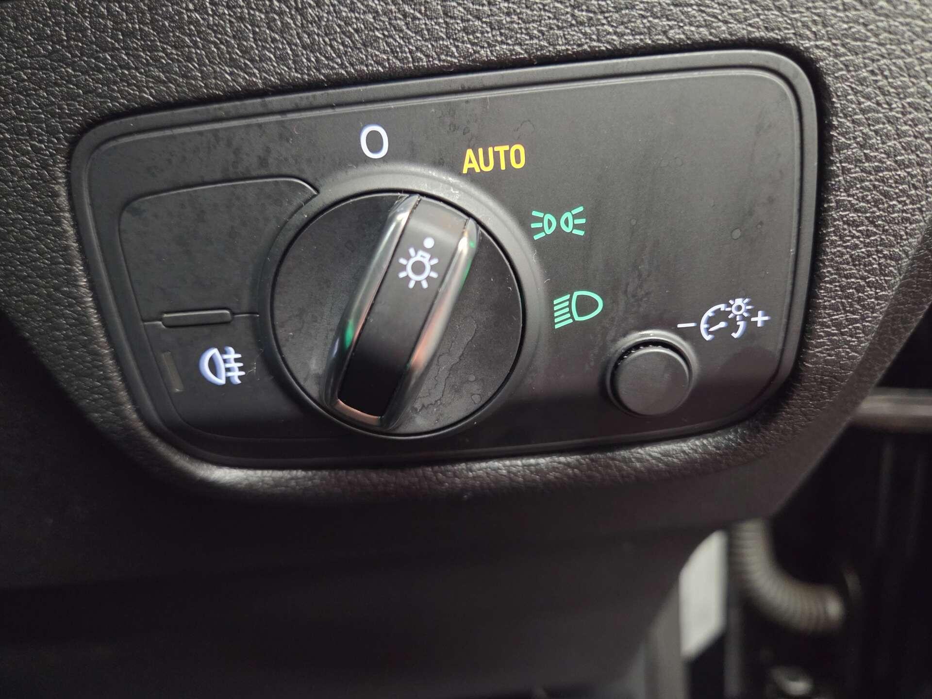 Audi Q2 view 13