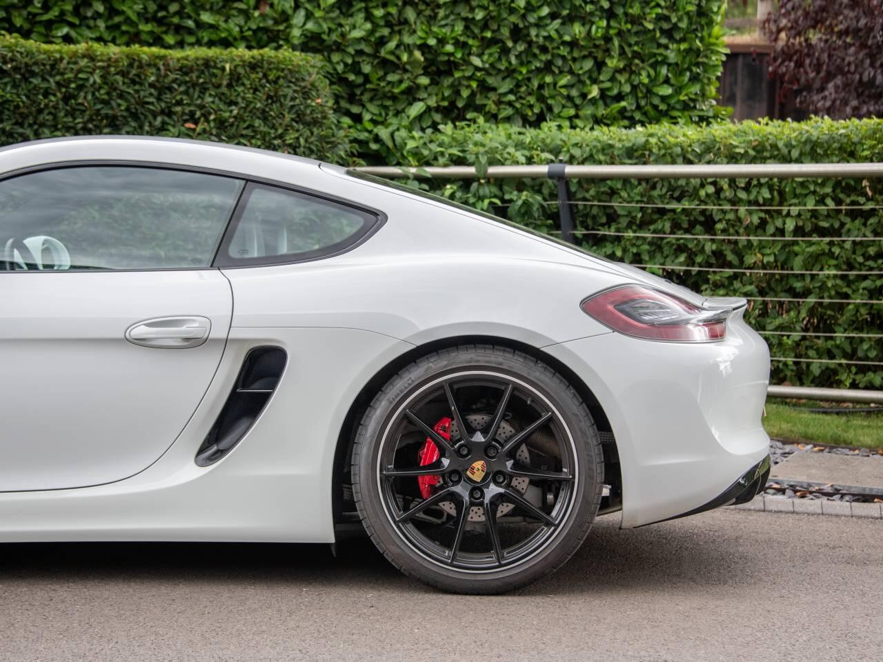 Porsche Cayman view 18