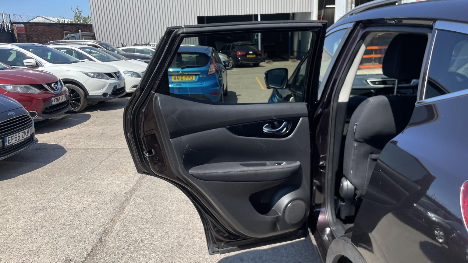 Nissan Qashqai view 18