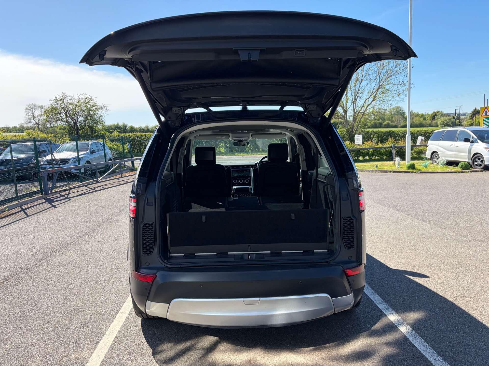 Land Rover Discovery 3 view 26