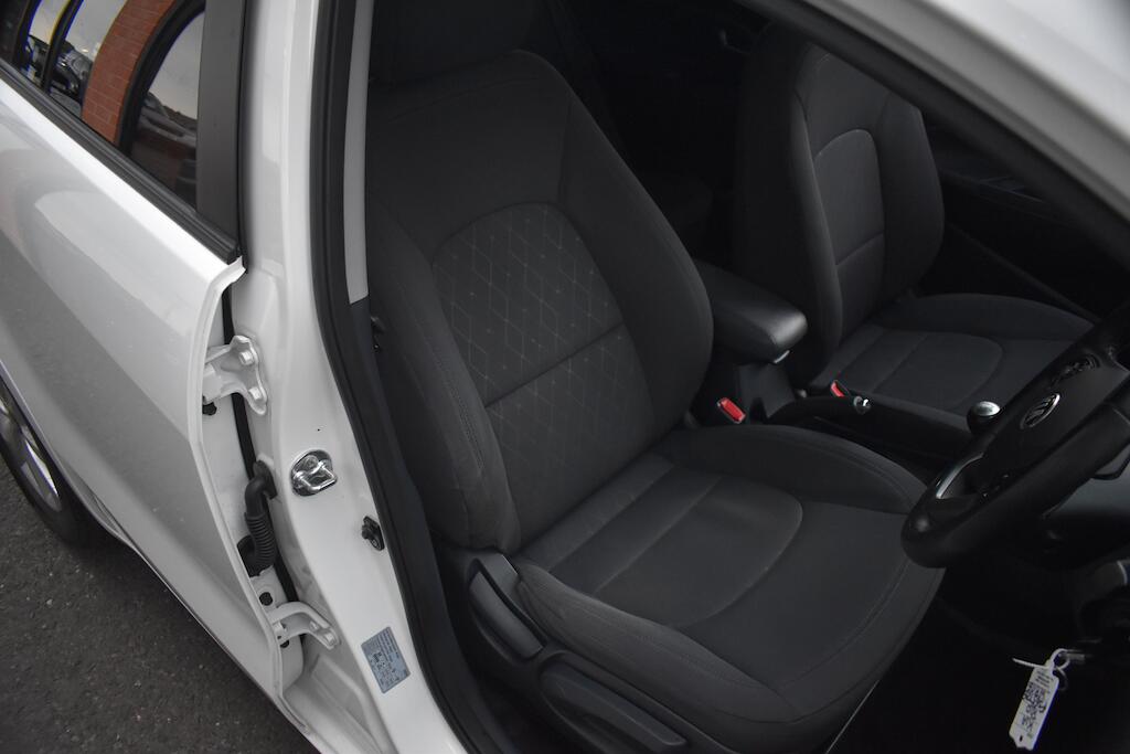Kia Rio view 27