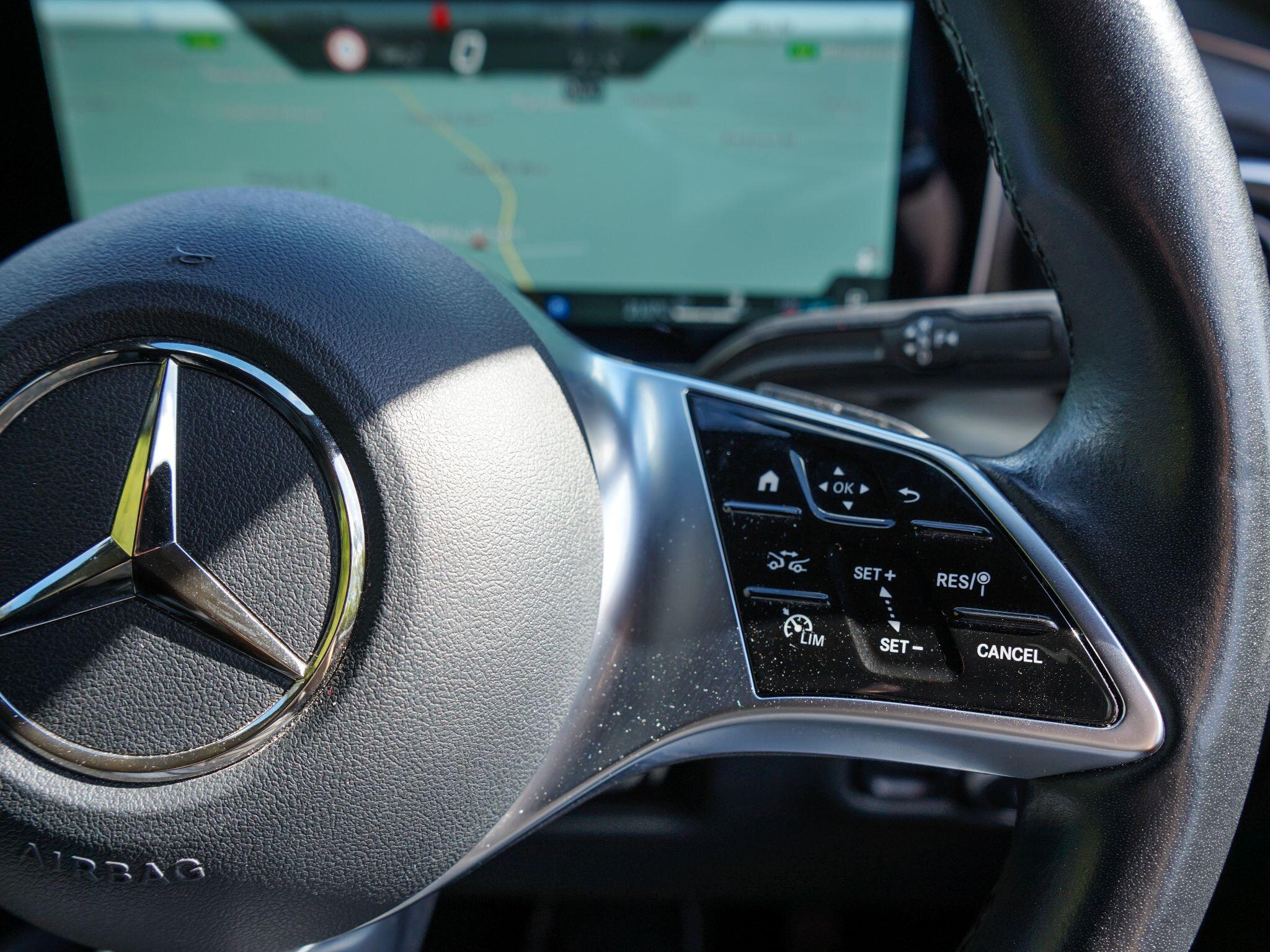 Mercedes-Benz V Class view 32