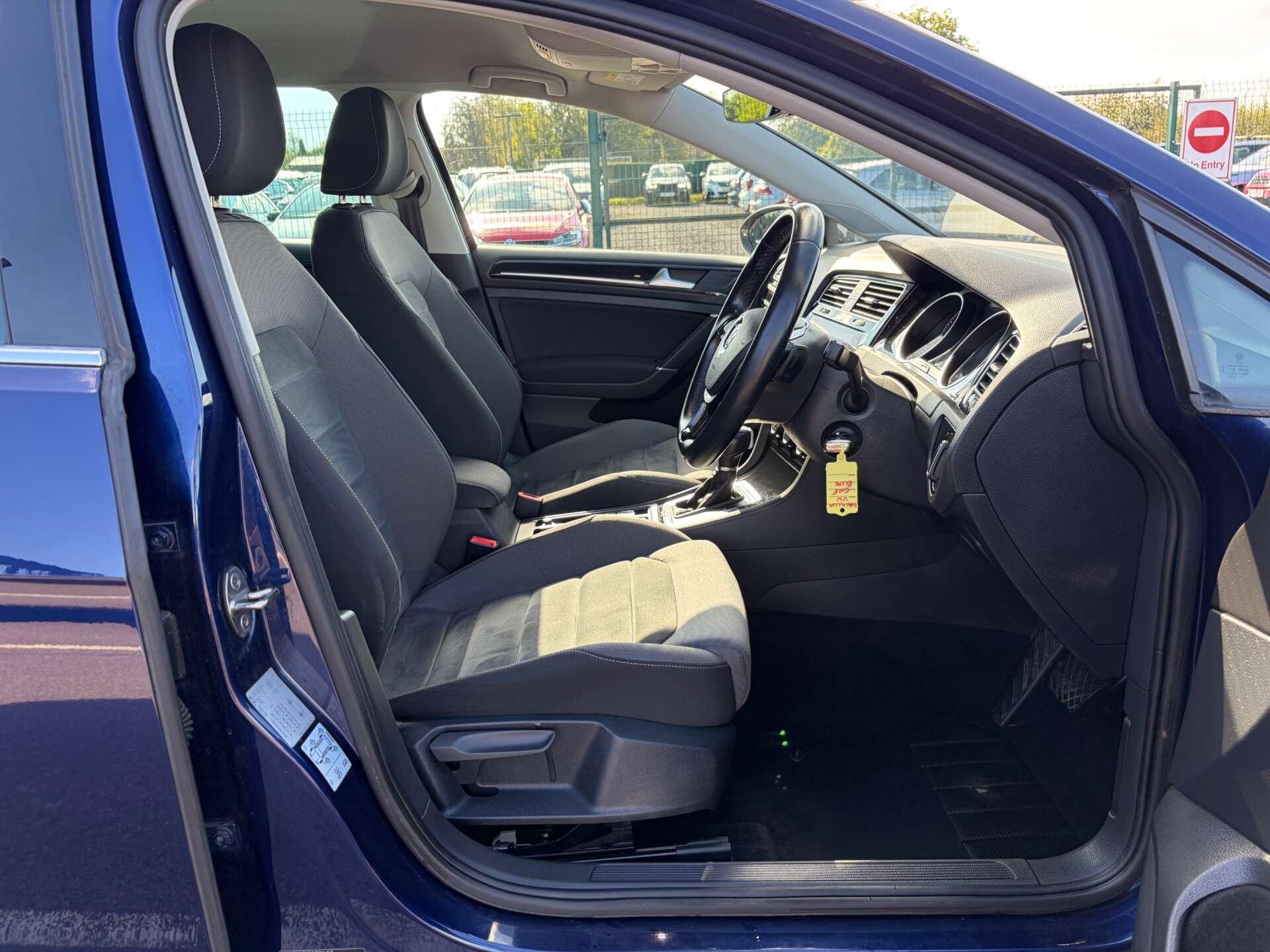 Volkswagen Golf view 34