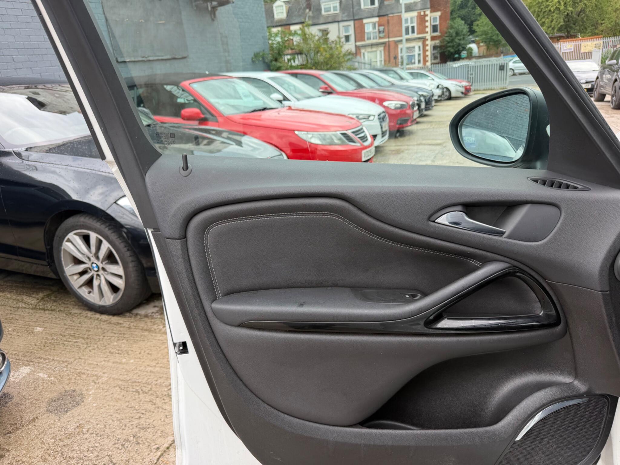 Vauxhall Zafira Tourer view 14