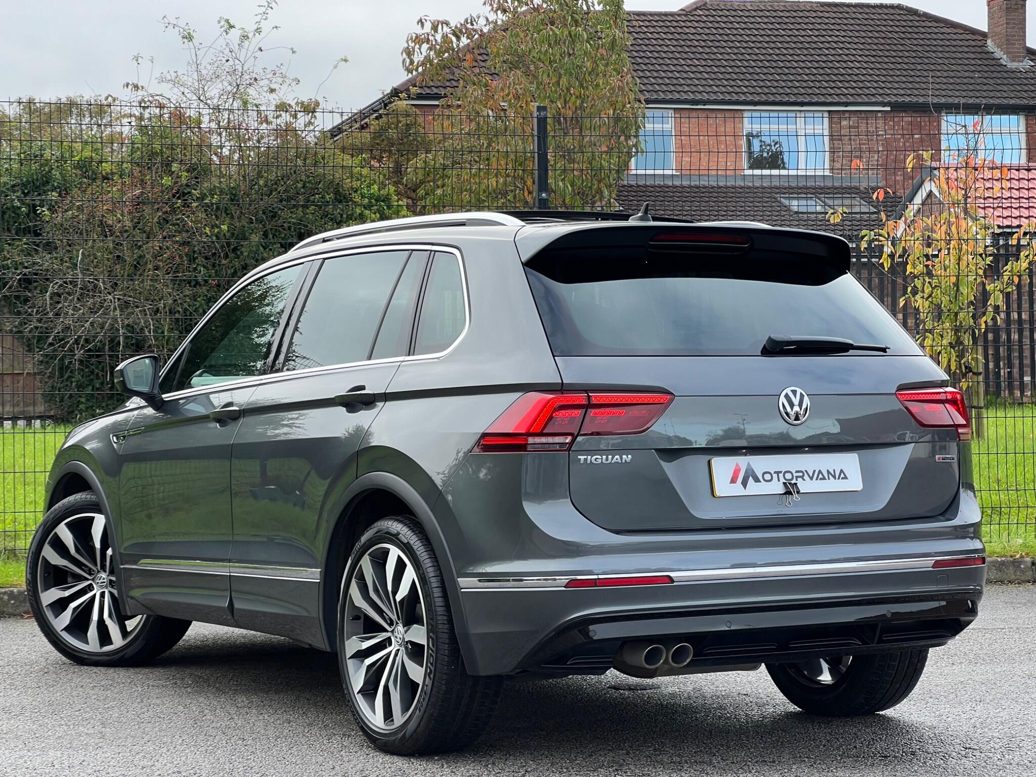 Volkswagen Tiguan view 4