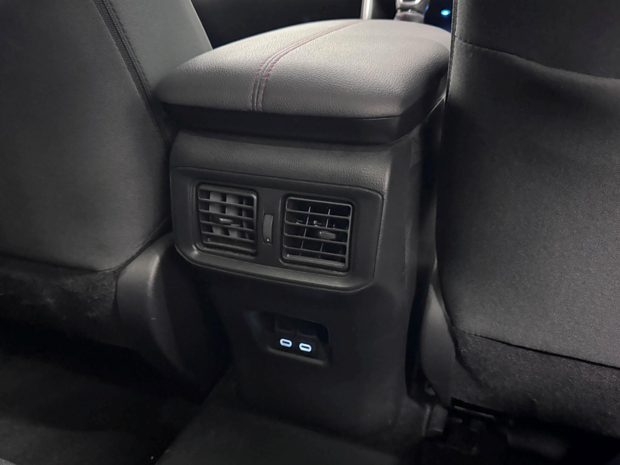 Toyota RAV4 view 12