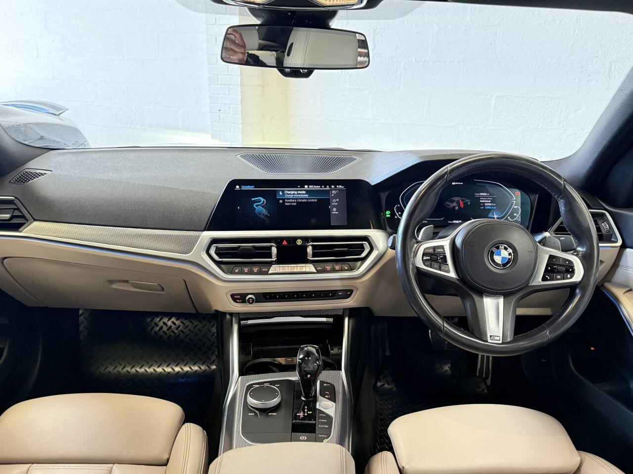 BMW 3 Series view 32