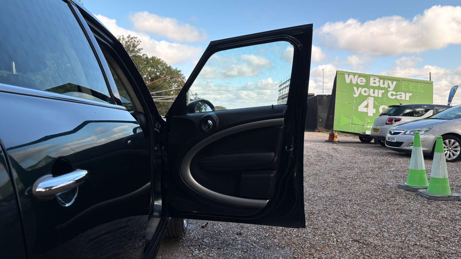 Mini Countryman view 33