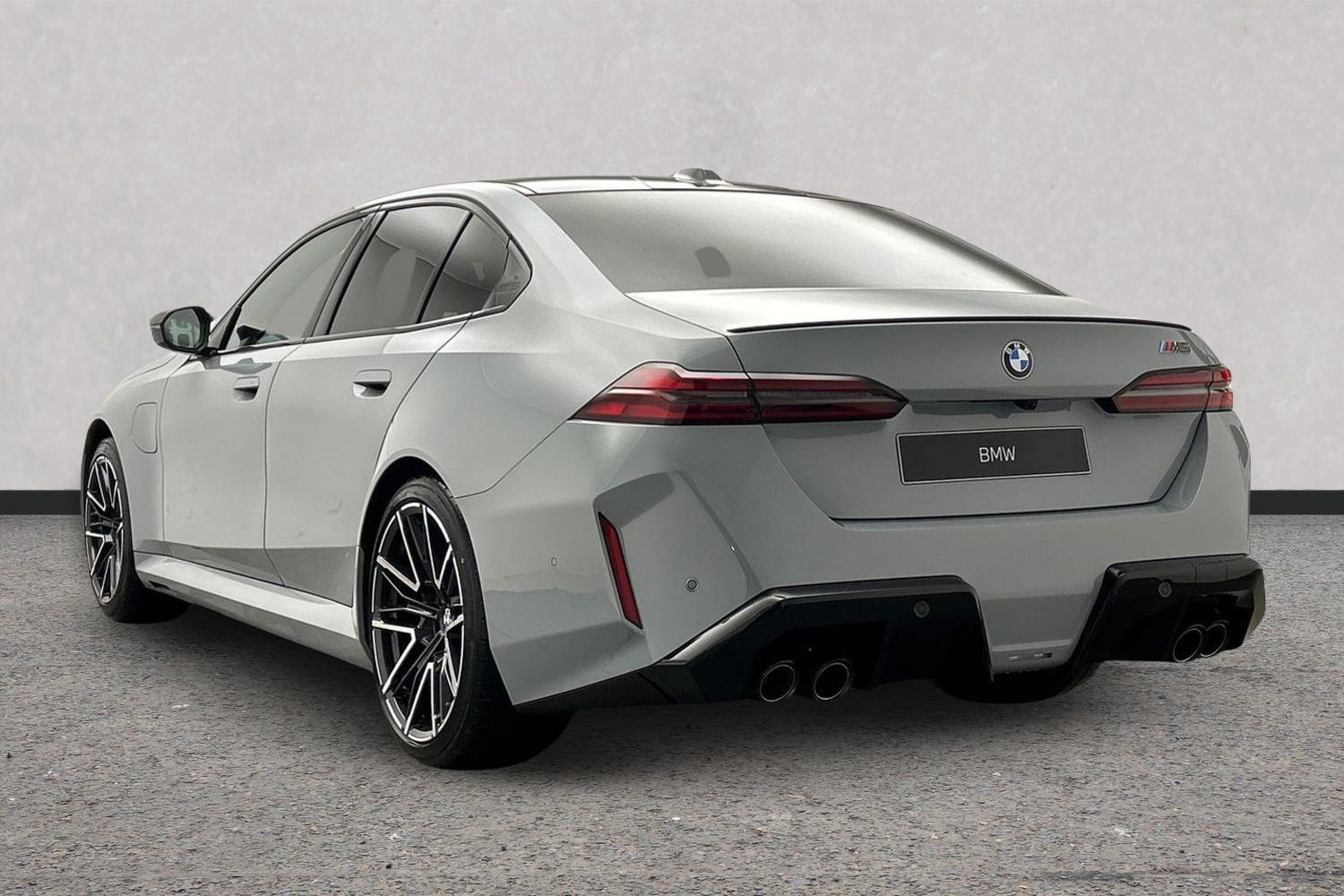 BMW M5 view 2