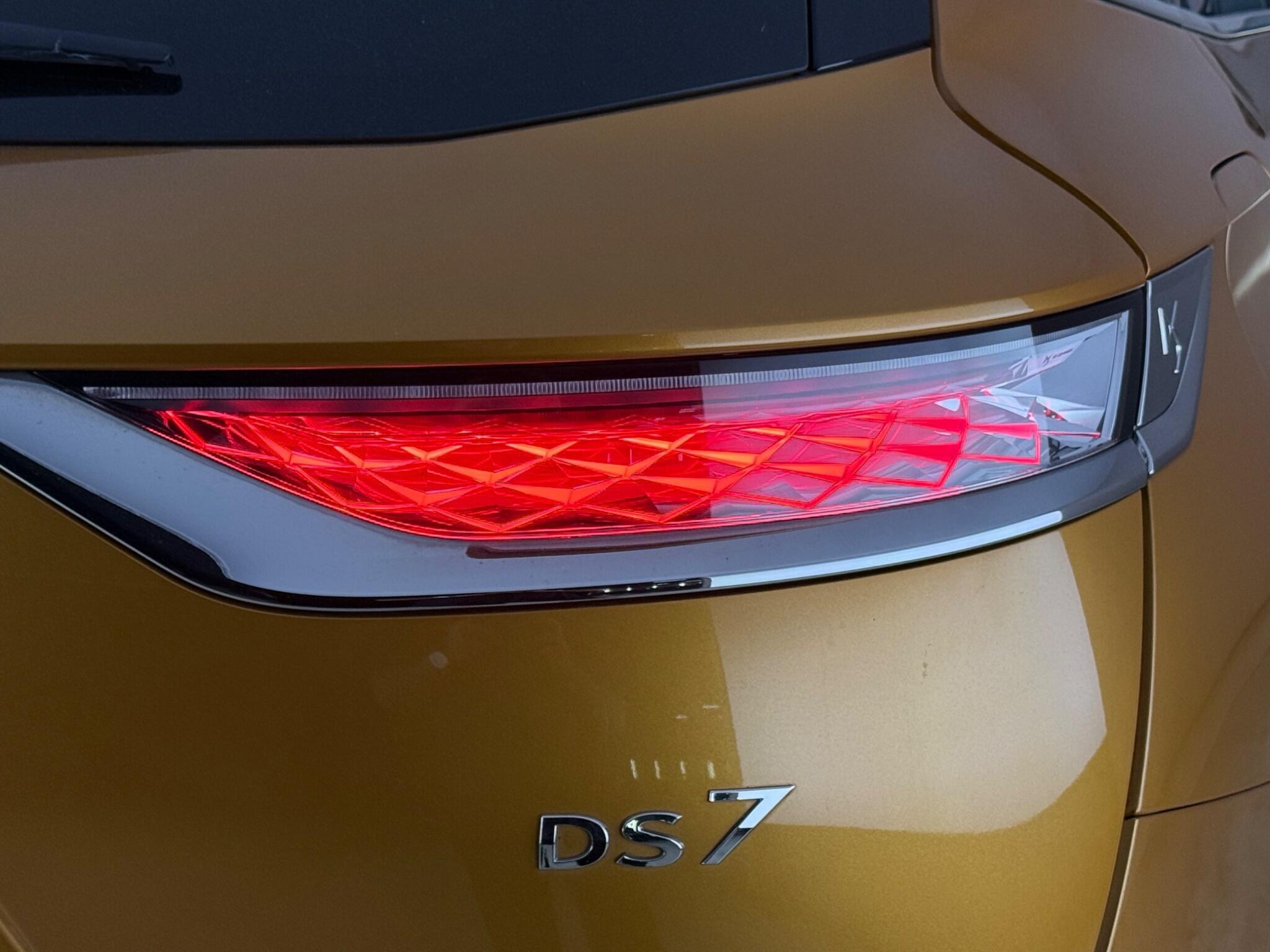 DS Automobiles DS 7 Crossback view 11