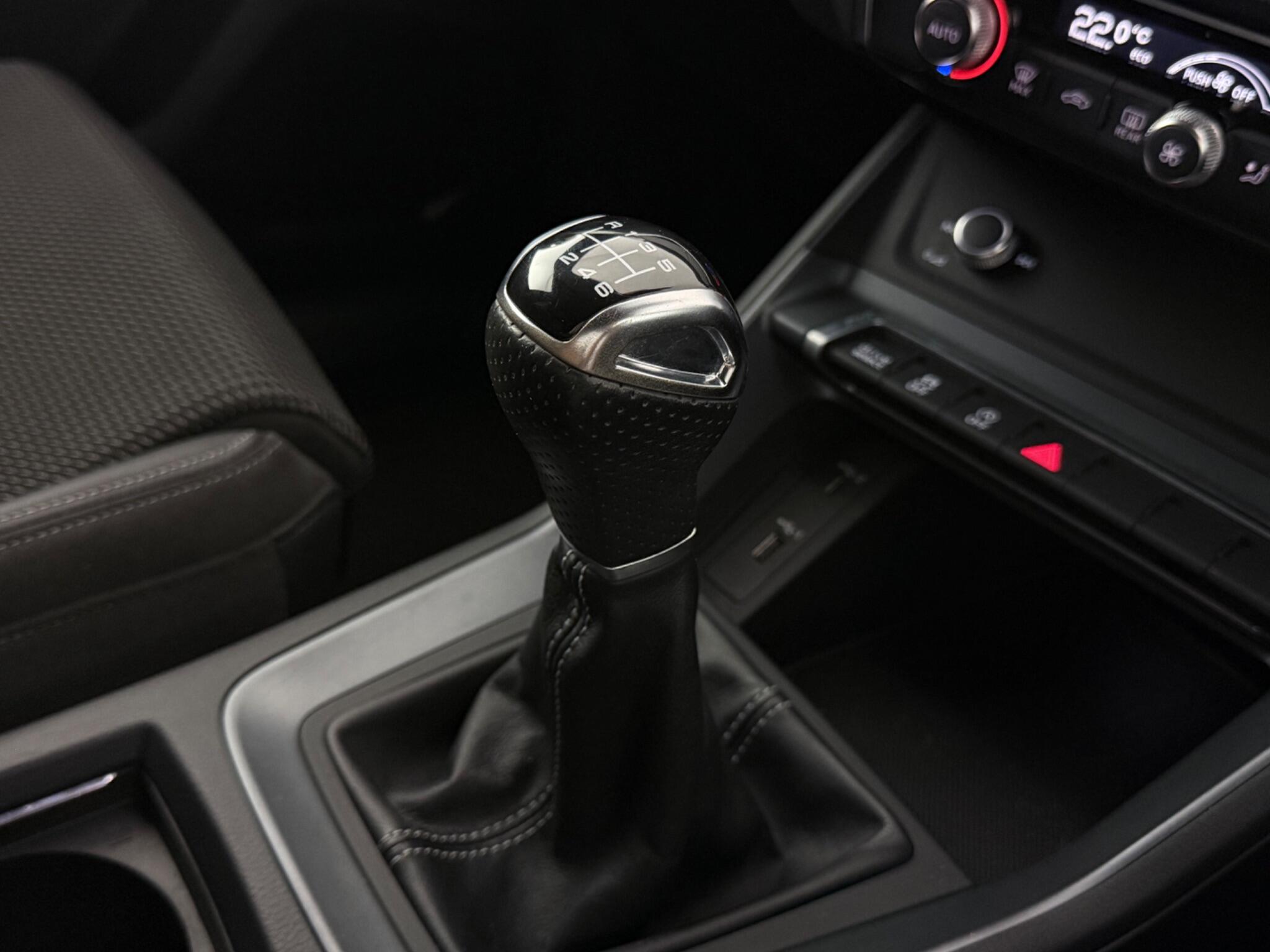 Audi Q3 view 23