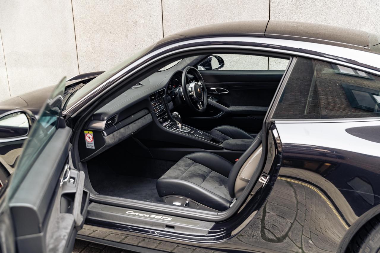 Porsche 911 view 11